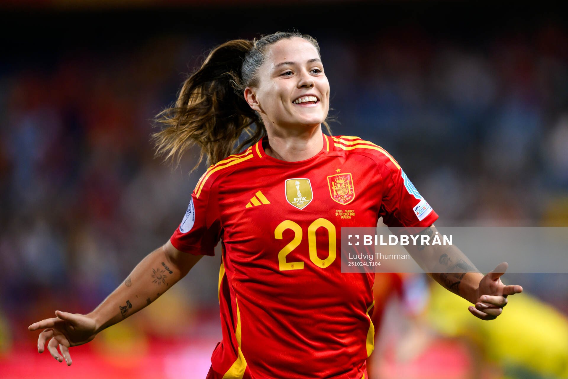 Claudia Pina of Spain celebrates