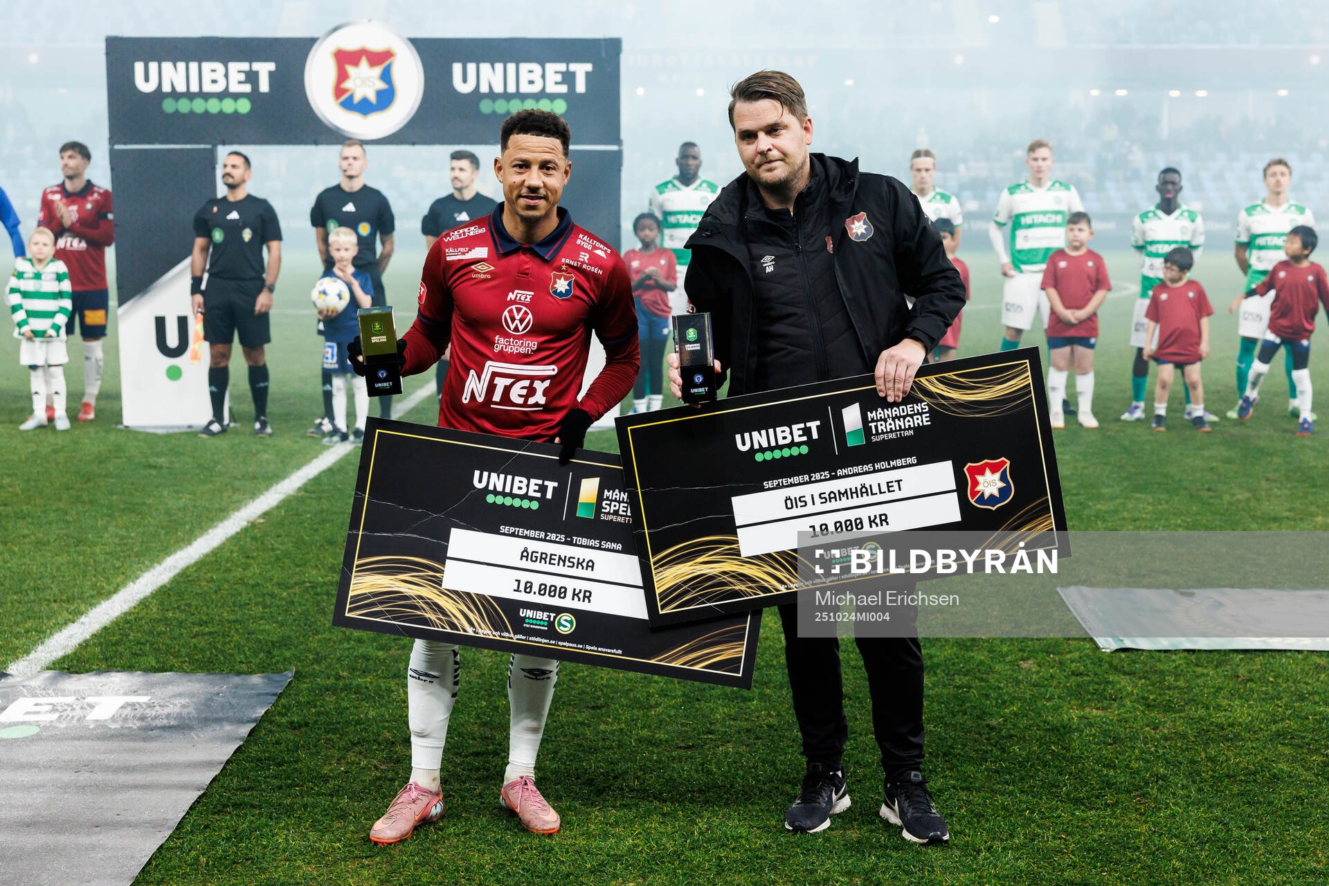 Örgrytes Tobias Sana och tränare Andreas Holmberg pris