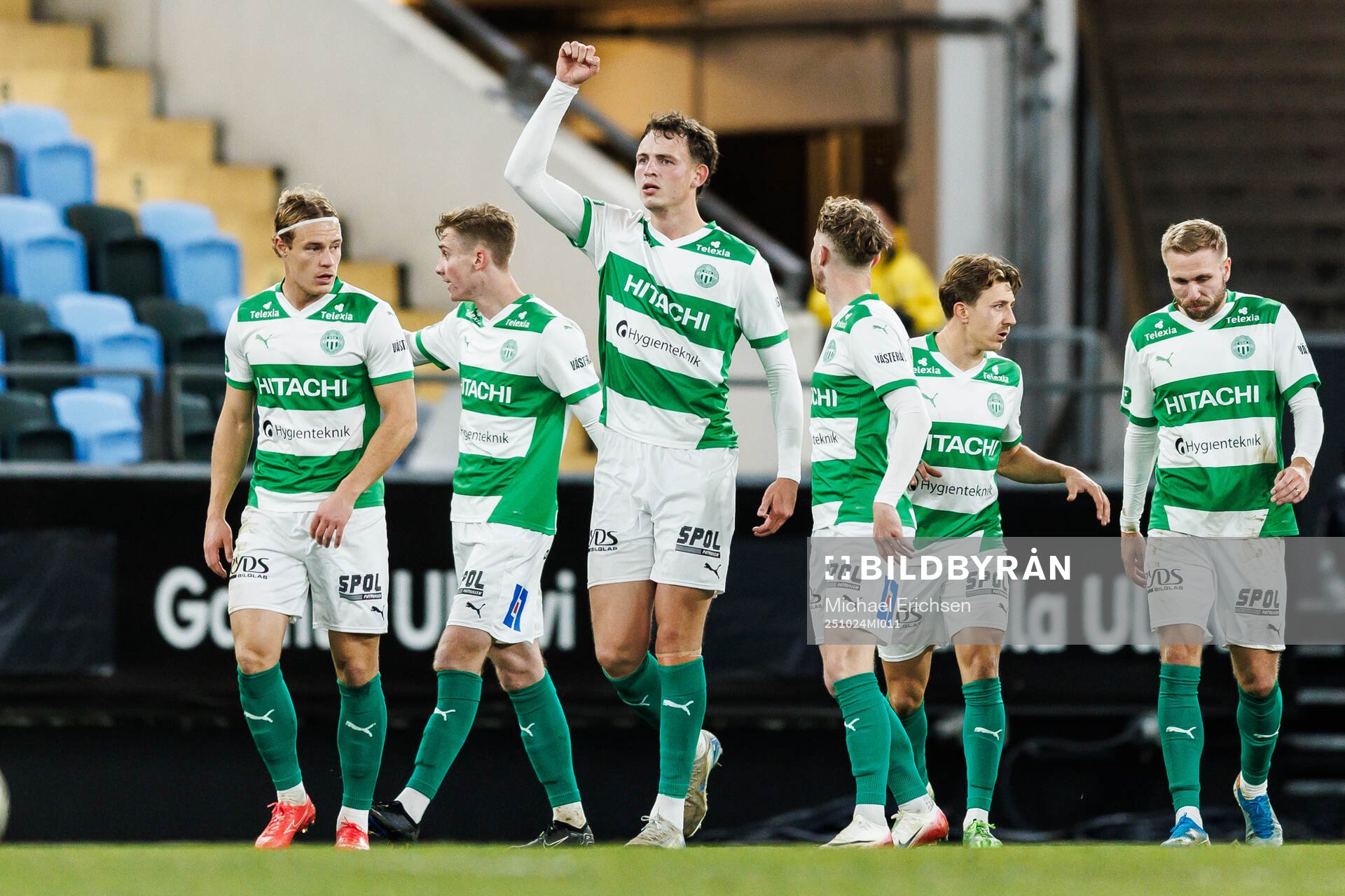 Västerås Mikkel Ladefoged jublar