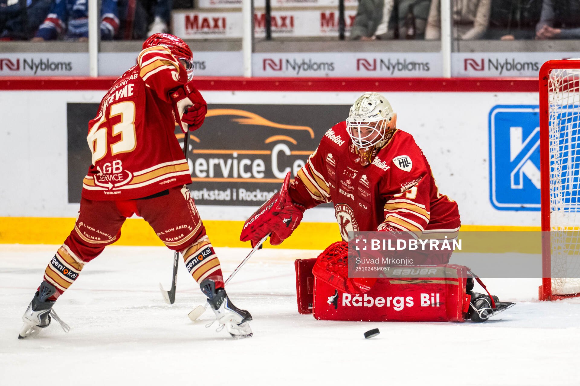 Kalmars Matt Fonteyne och målvakt Jacob Crespin