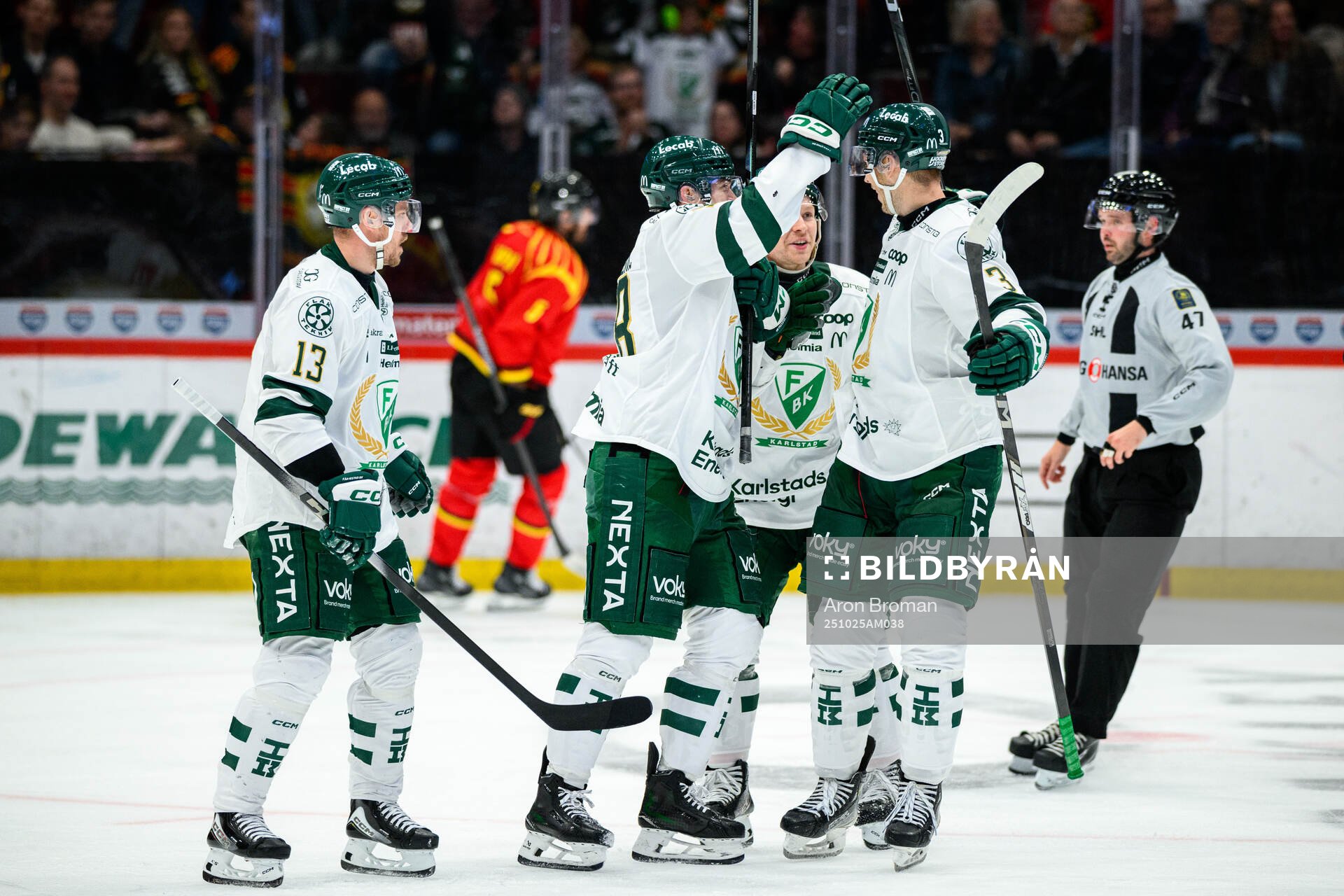Färjestads Ronald Knot jublar med lagkamrater