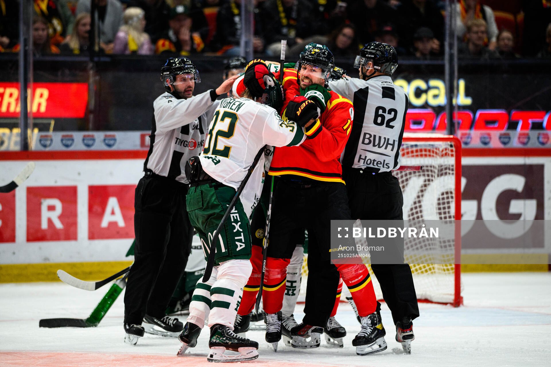 Färjestads Magnus Nygren och Brynäs Anton Rödin i bråk
