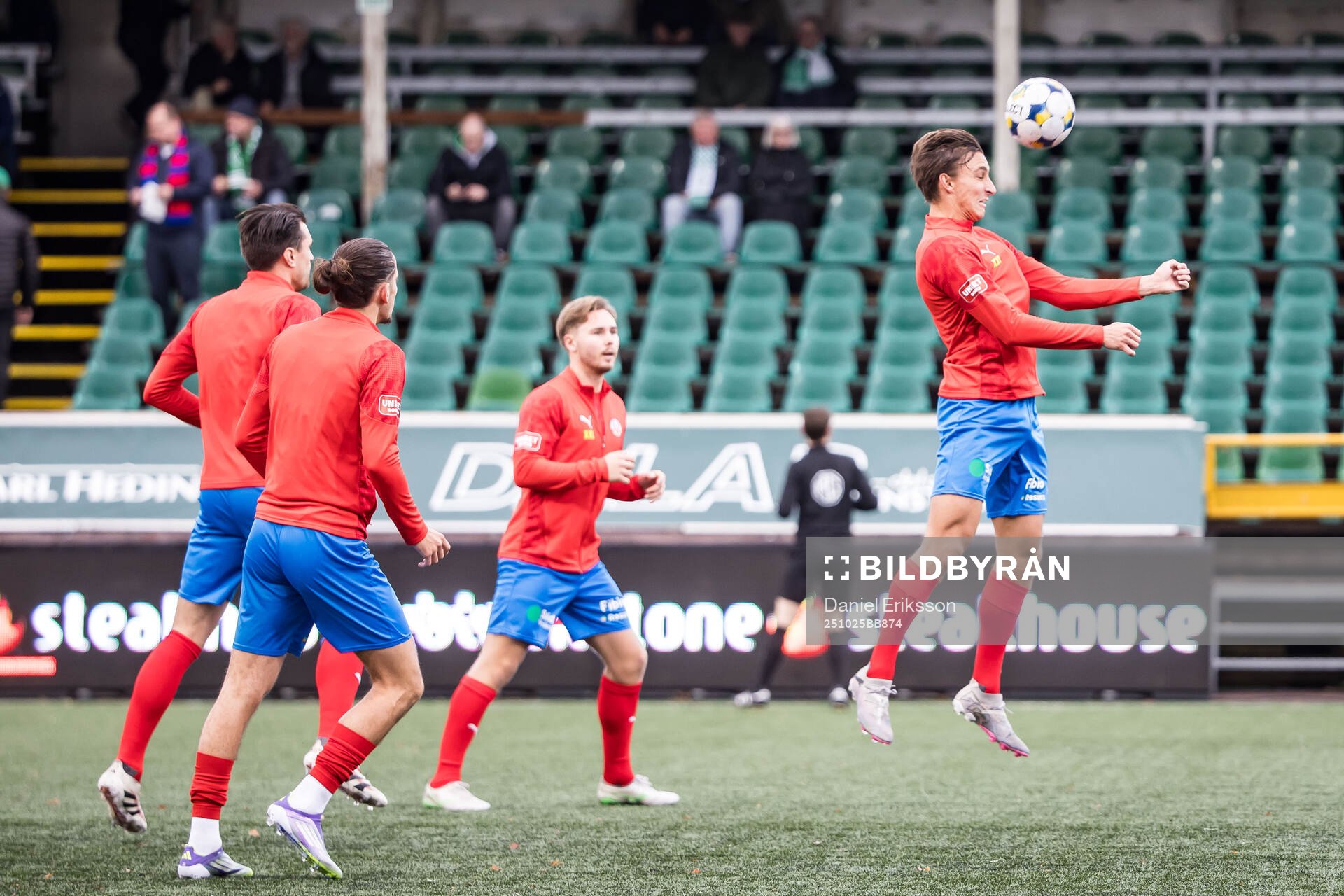 Helsingborgs spelare värmer upp
