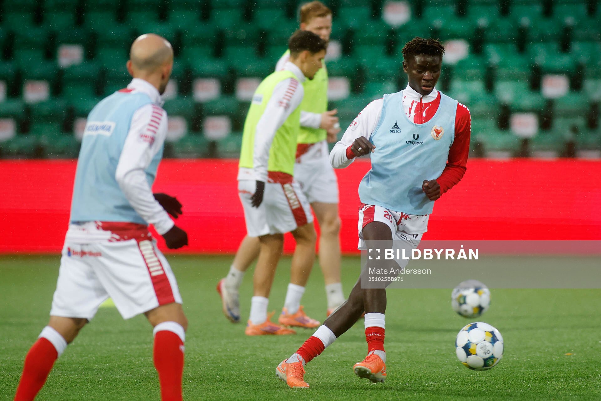 Kalmars Jeremiah Björnler innan fotbollsmatchen i