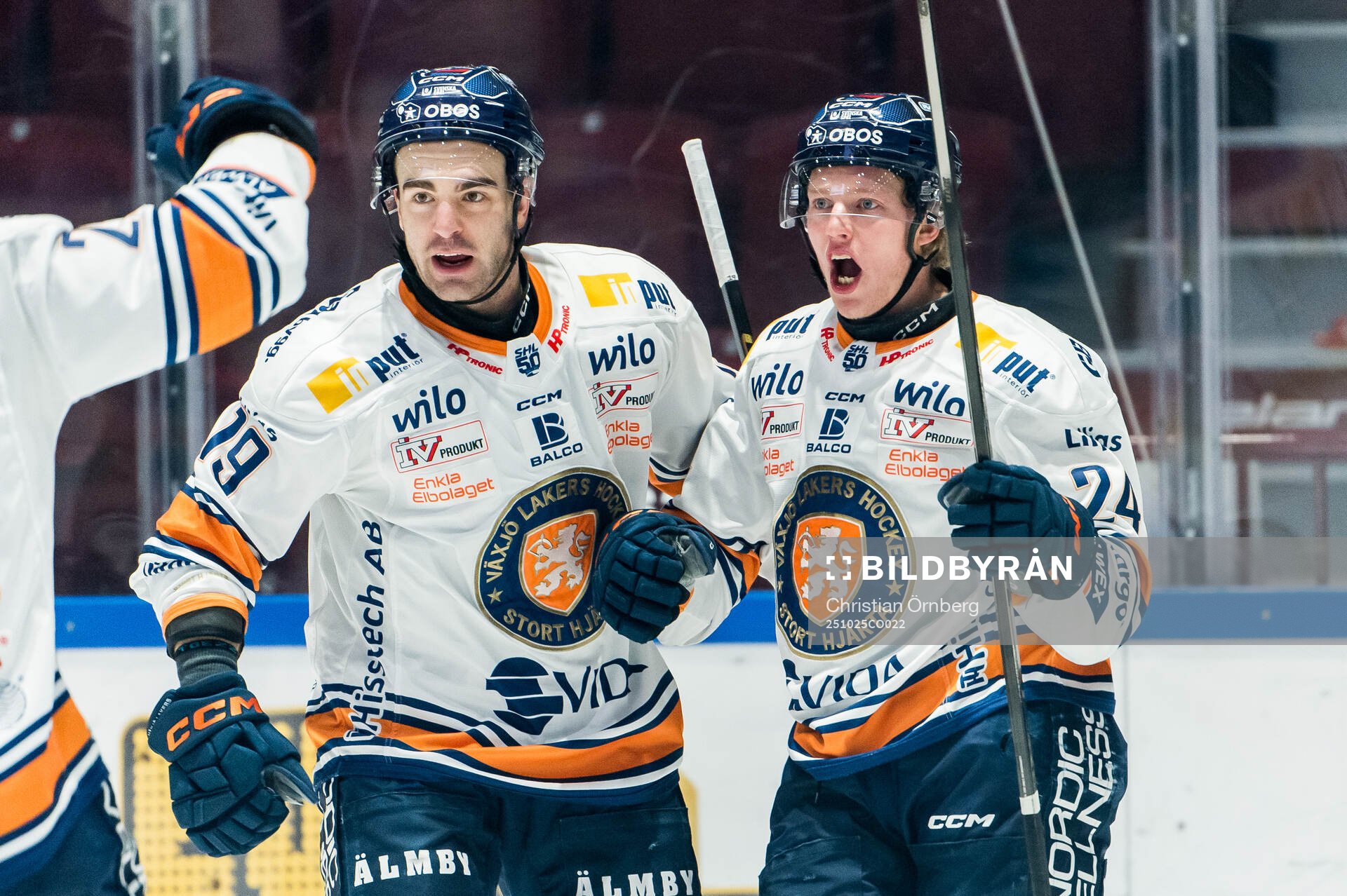Växjös Reid Gardiner och  Karl Henriksson jublar