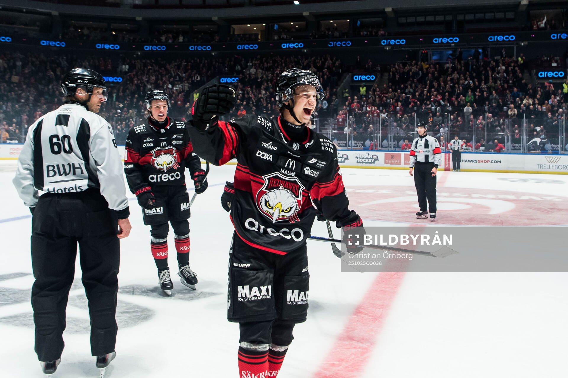 Malmö Redhawks Isac Nilsson jublar