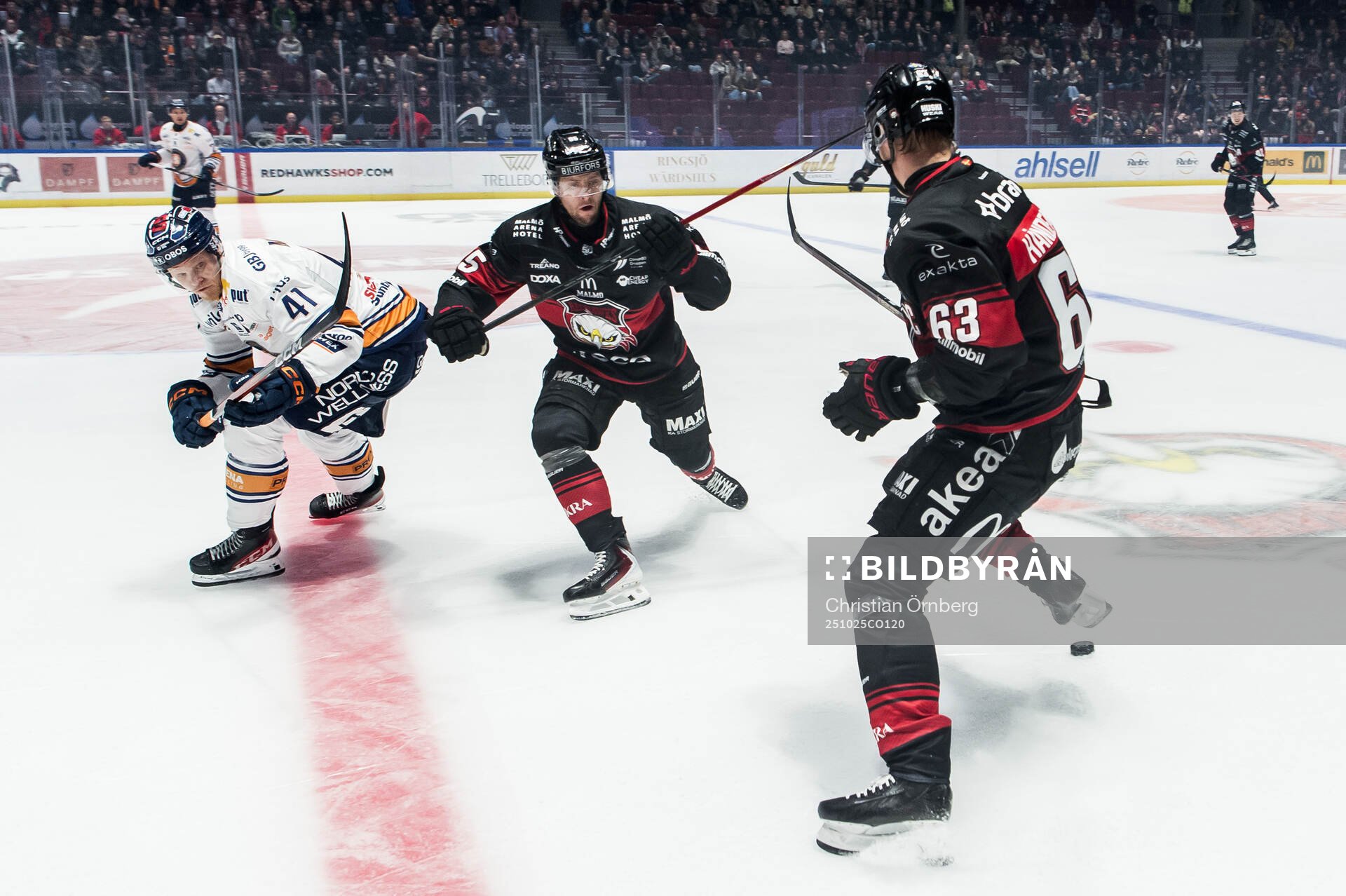 Växjös Ludvig Nilsson mot Malmö Redhawks Carl Persson
