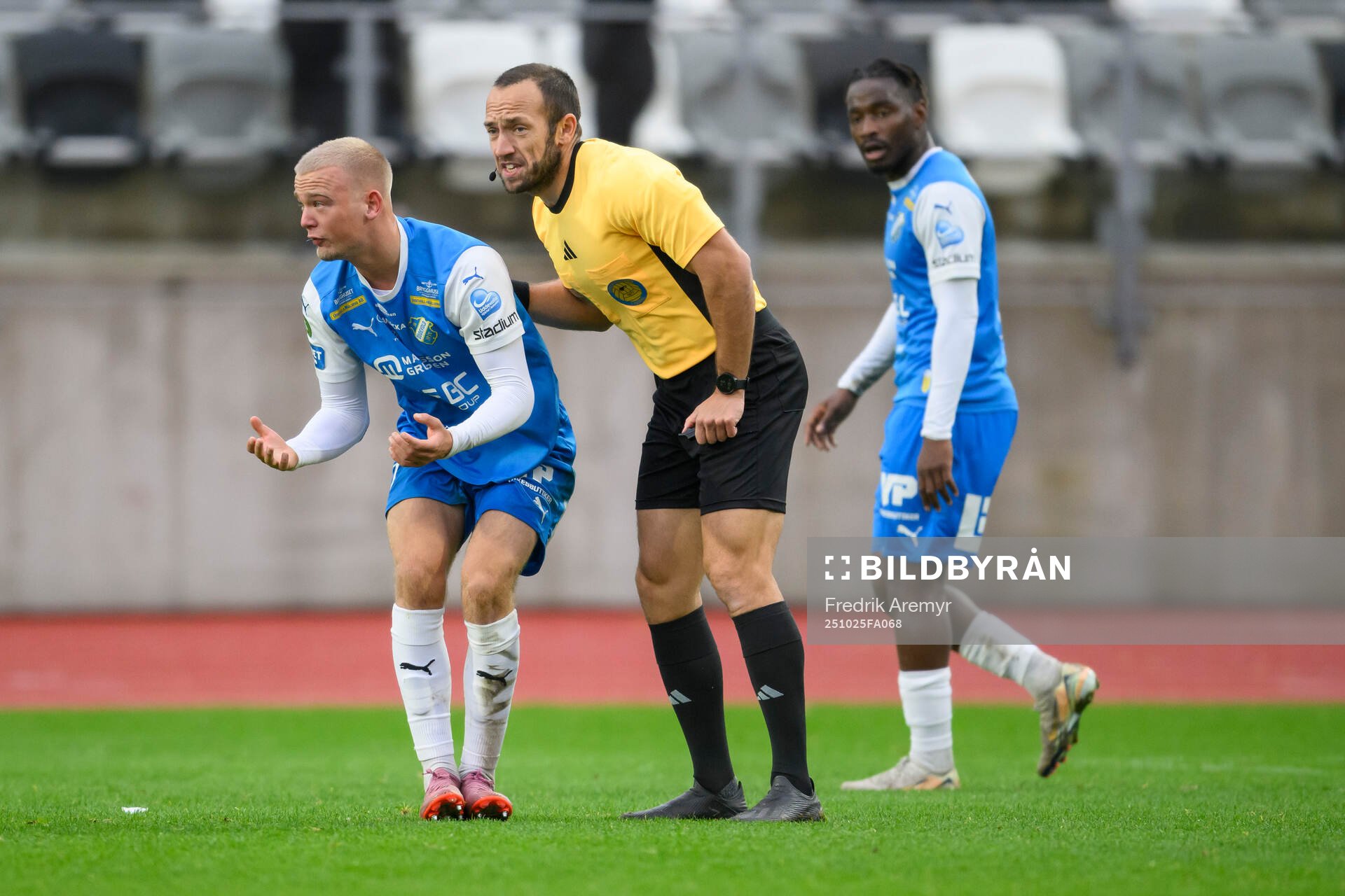Oddevolds Adam Engelbrektsson reagerar, med på bild även