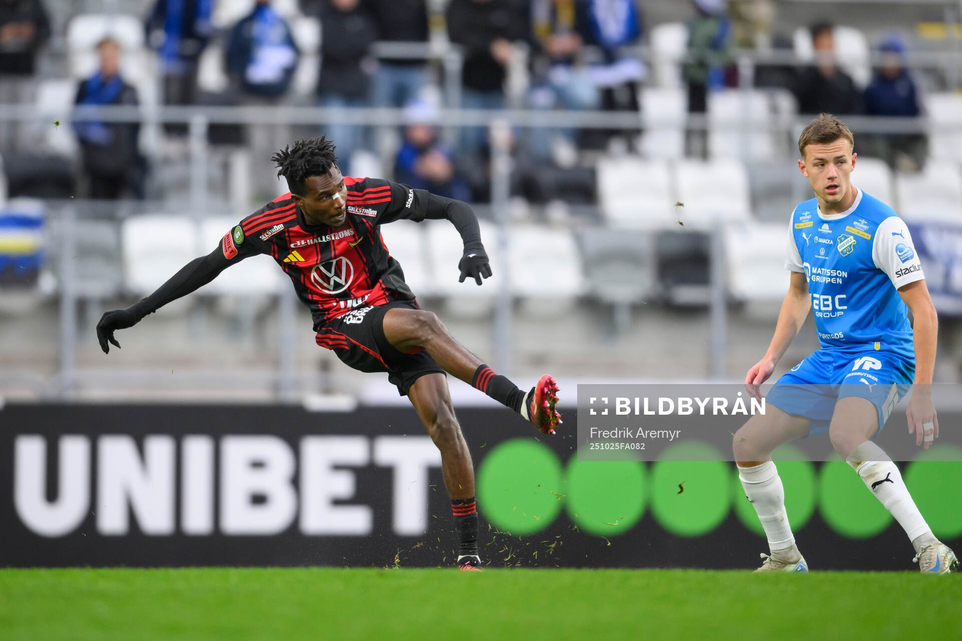 Östersunds Sunday Anyanwu och Oddevolds Gustav Forssell