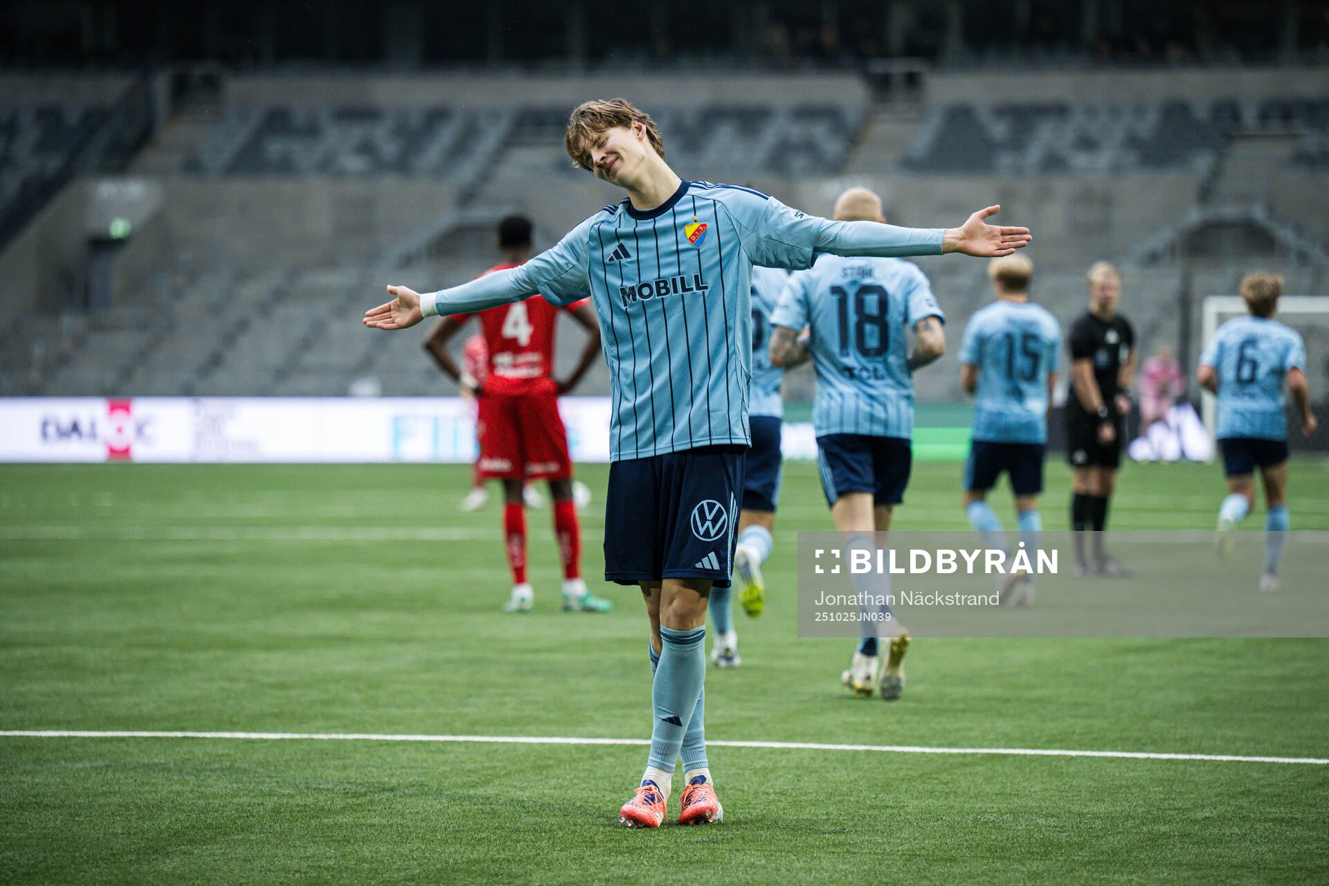 Djurgårdens August Priske Flyger jublar