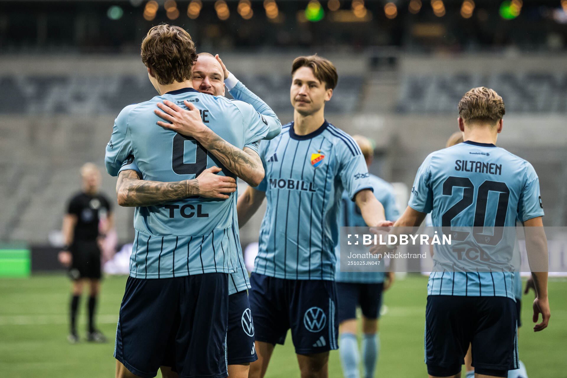 Djurgårdens August Priske Flyger jublar med Adam Ståhl