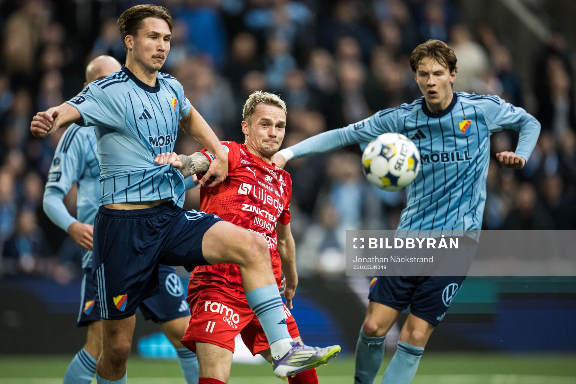 Djurgårdens Miro Tenho och August Priske Flyger mot