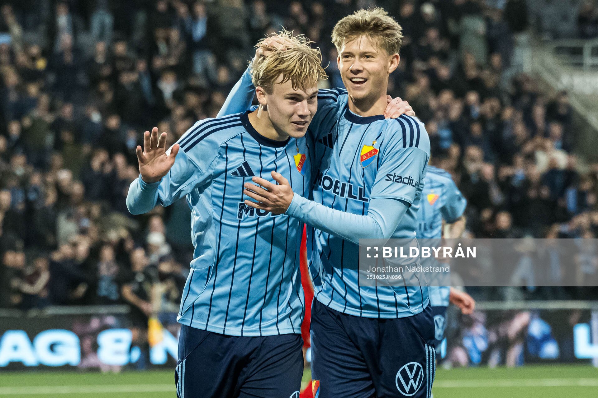 Djurgårdens Patric Åslund jublar med Theo Bergvall