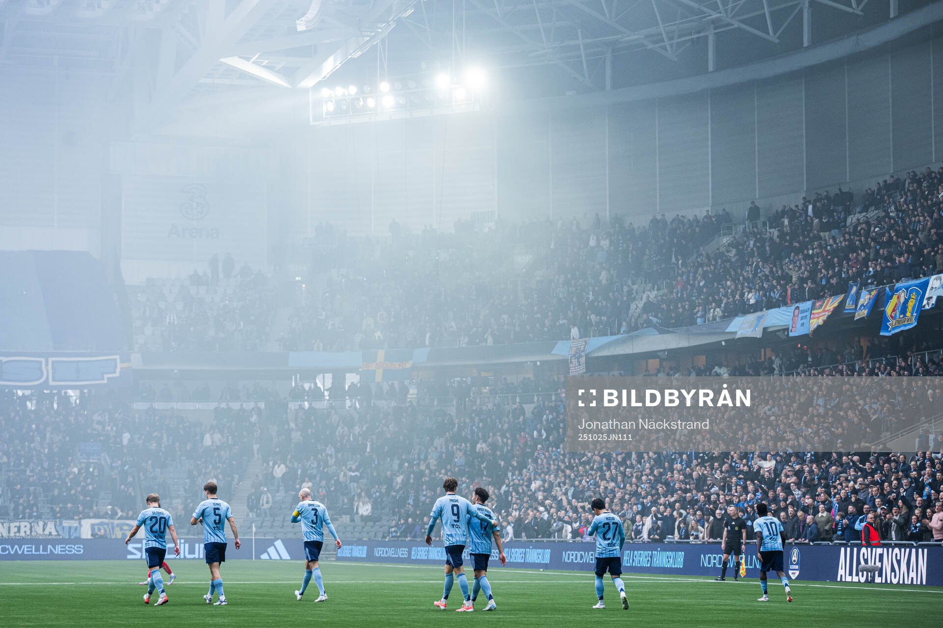 Djurgårdens Mikael Anderson jublar med August Priske Flyger