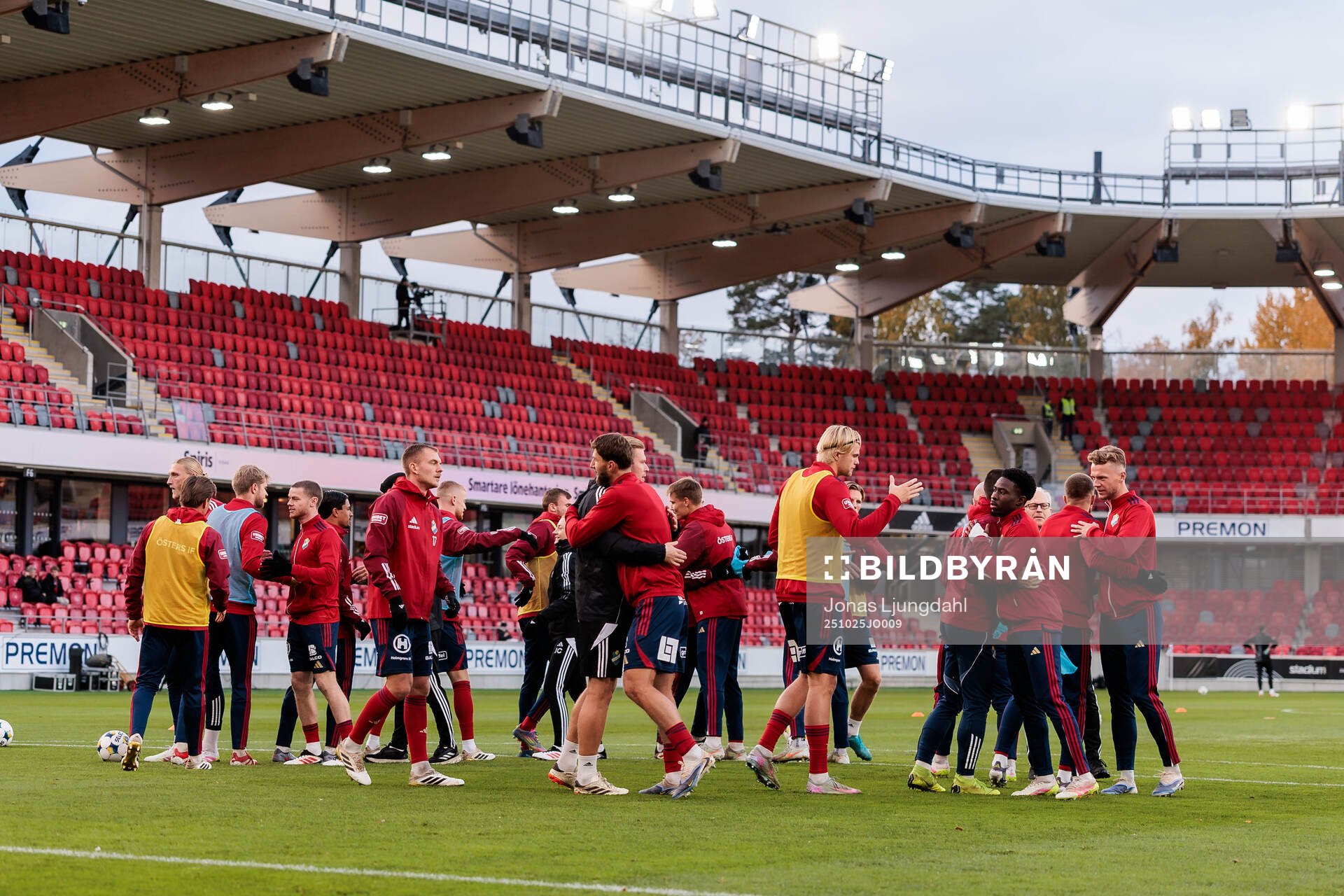 Östers spelare samlas
