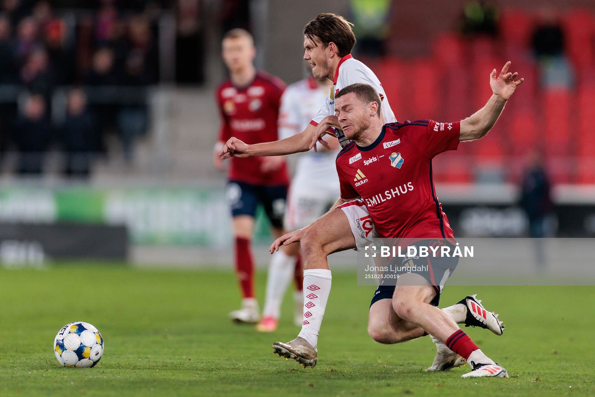 Degerfors Kazper Karlsson och Östers Daniel Ljung