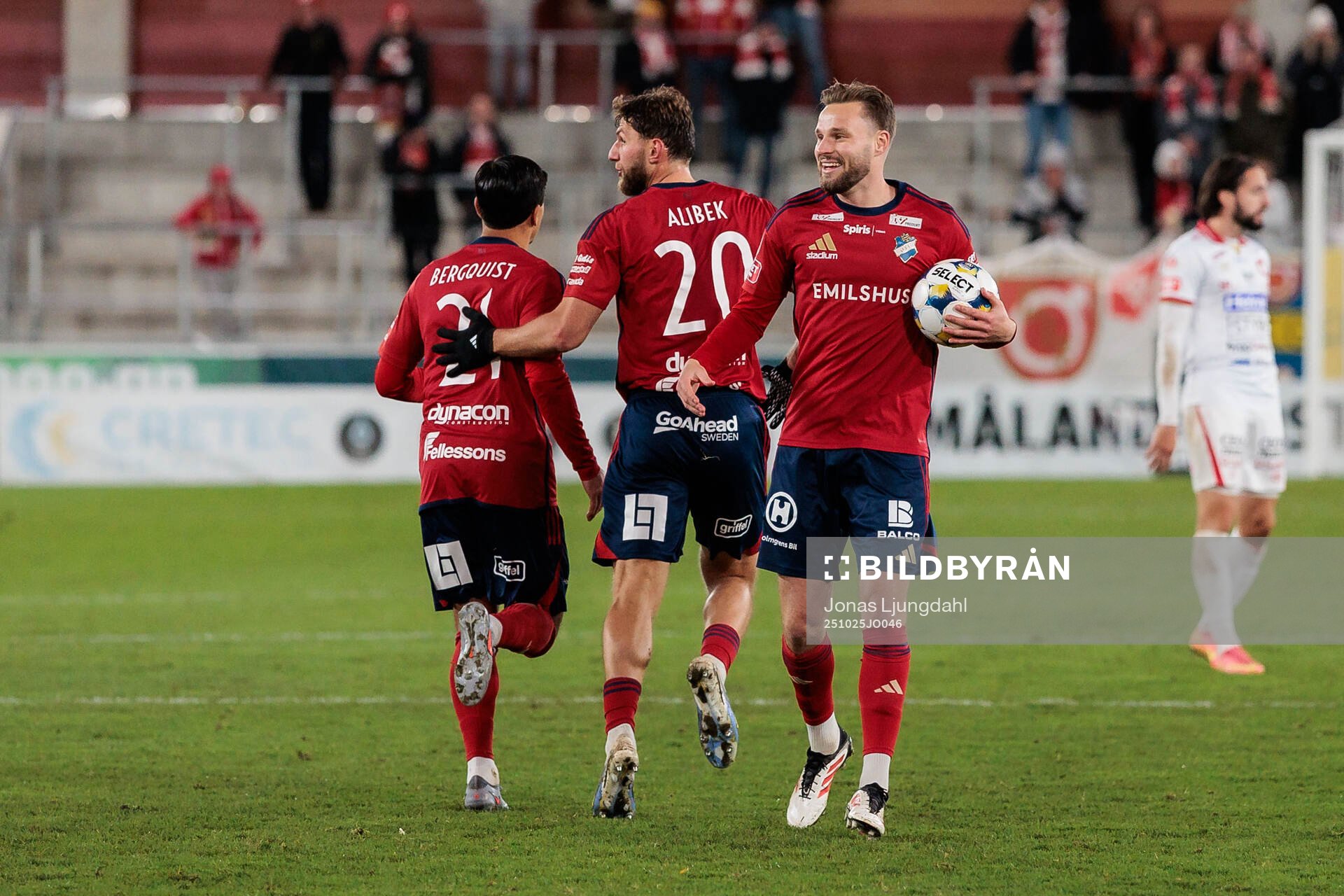 Östers Alibek Aliev och Niklas Söderberg jublar