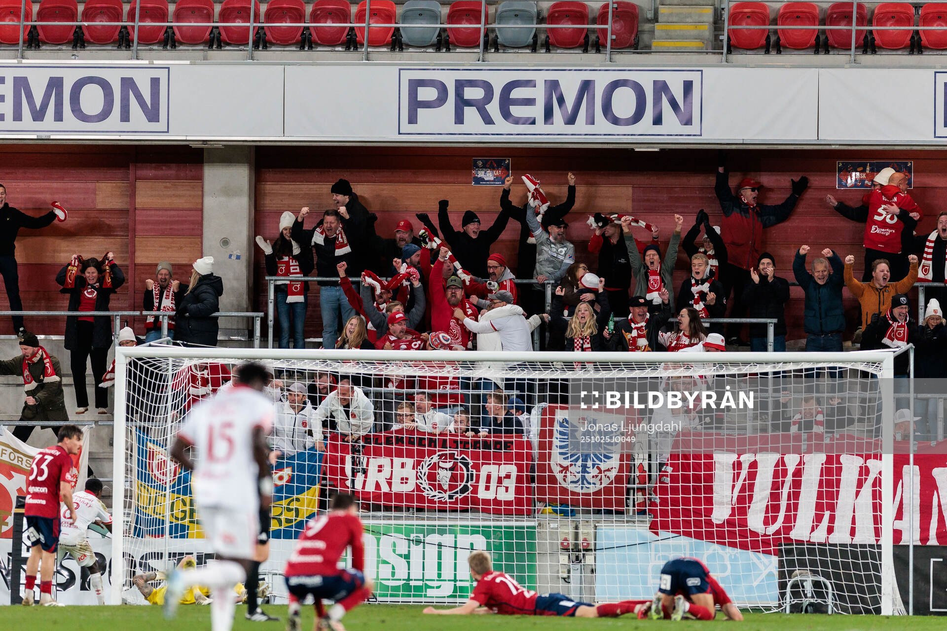 Degerfors supportrar jublar