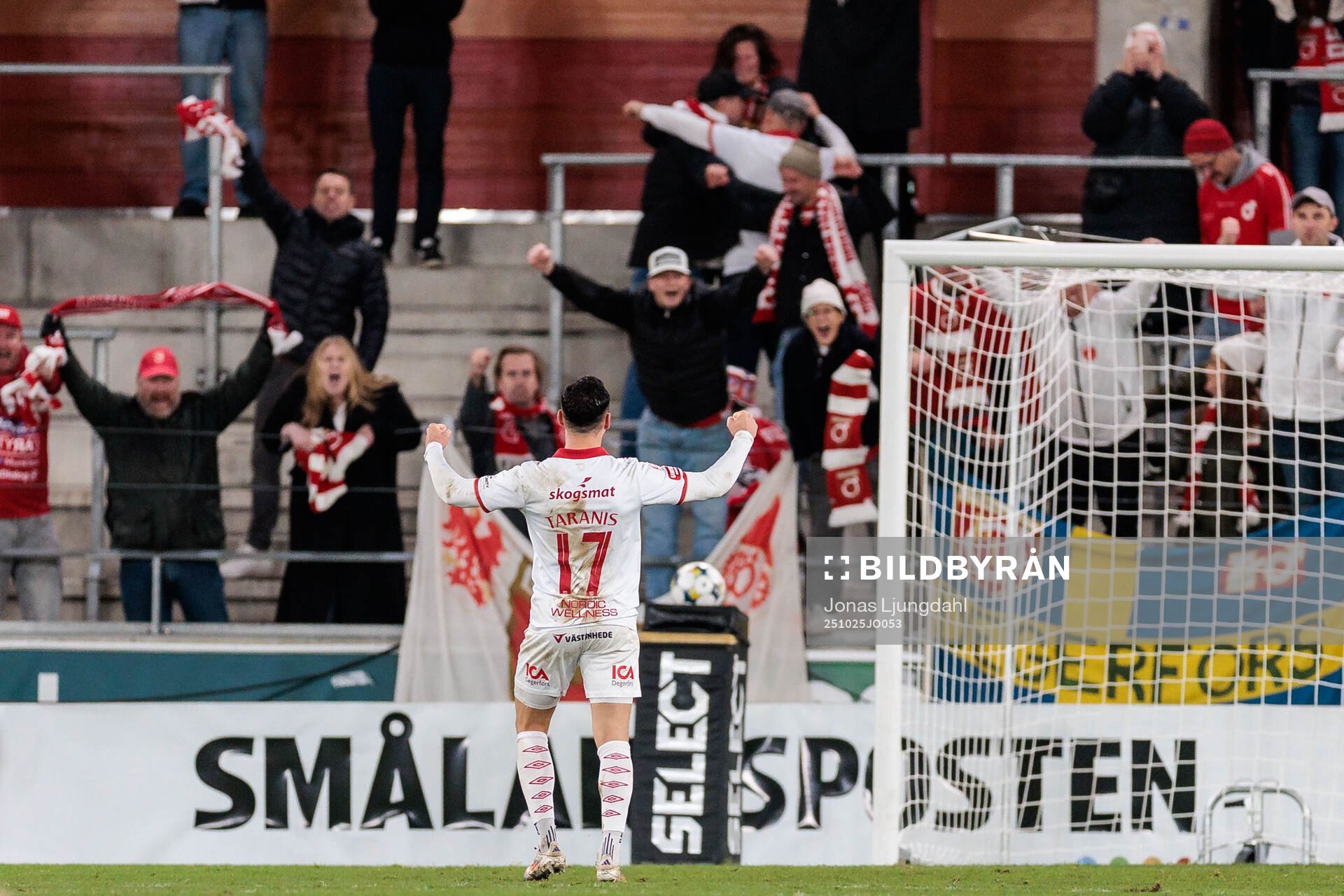 Degerfors Arman Taranis jublar