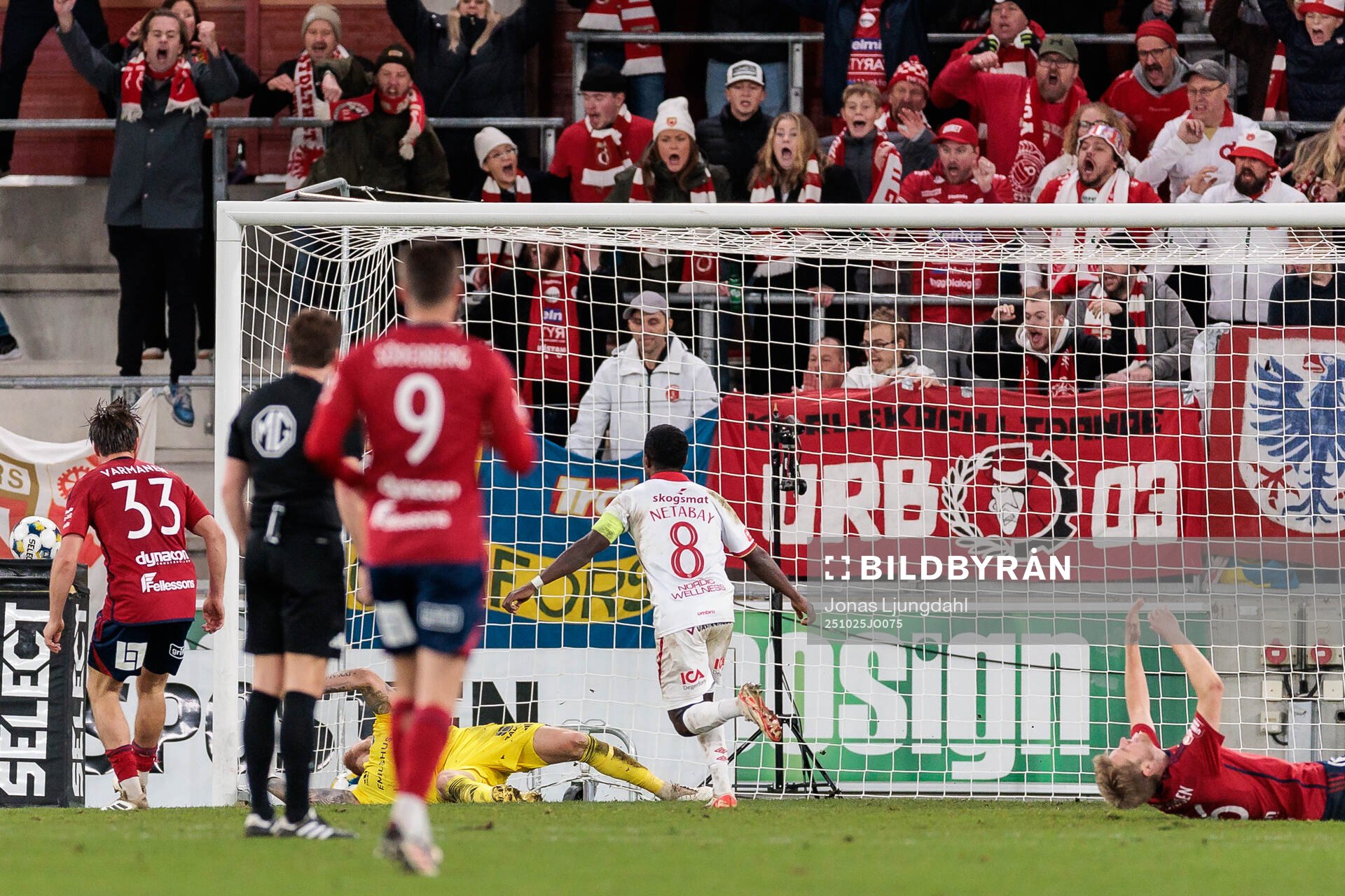 Degerfors Nahom Netabay jublar