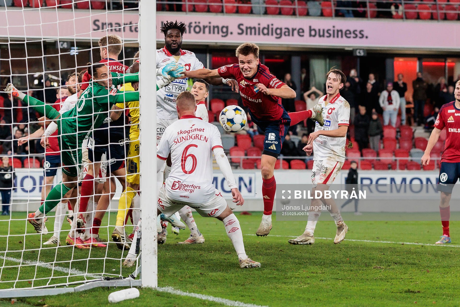 Degerfors Nasiru Moro och Östers Matias Tamminen
