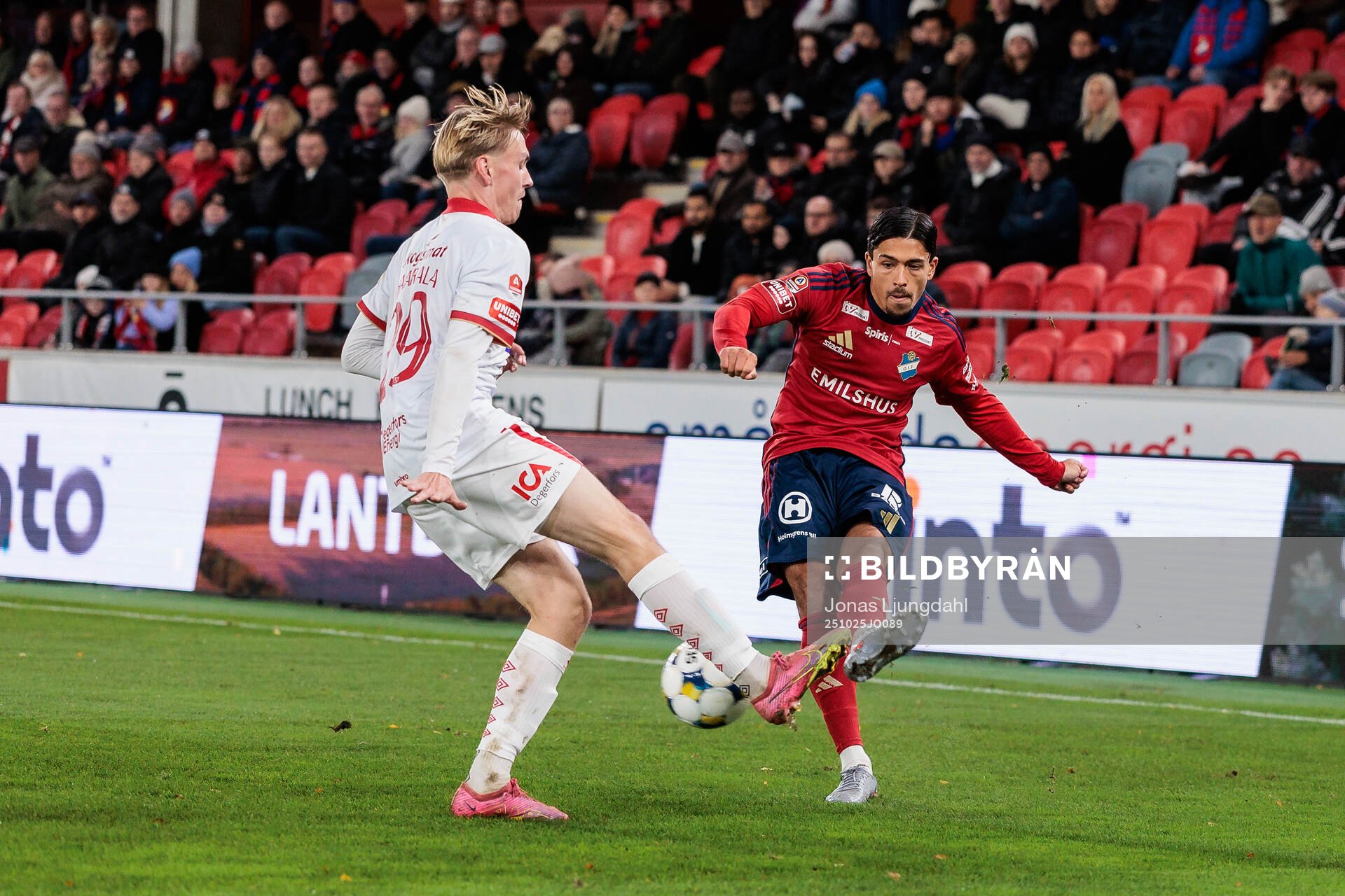 Degerfors Santeri Haarala och Östers Lukas Bergquist