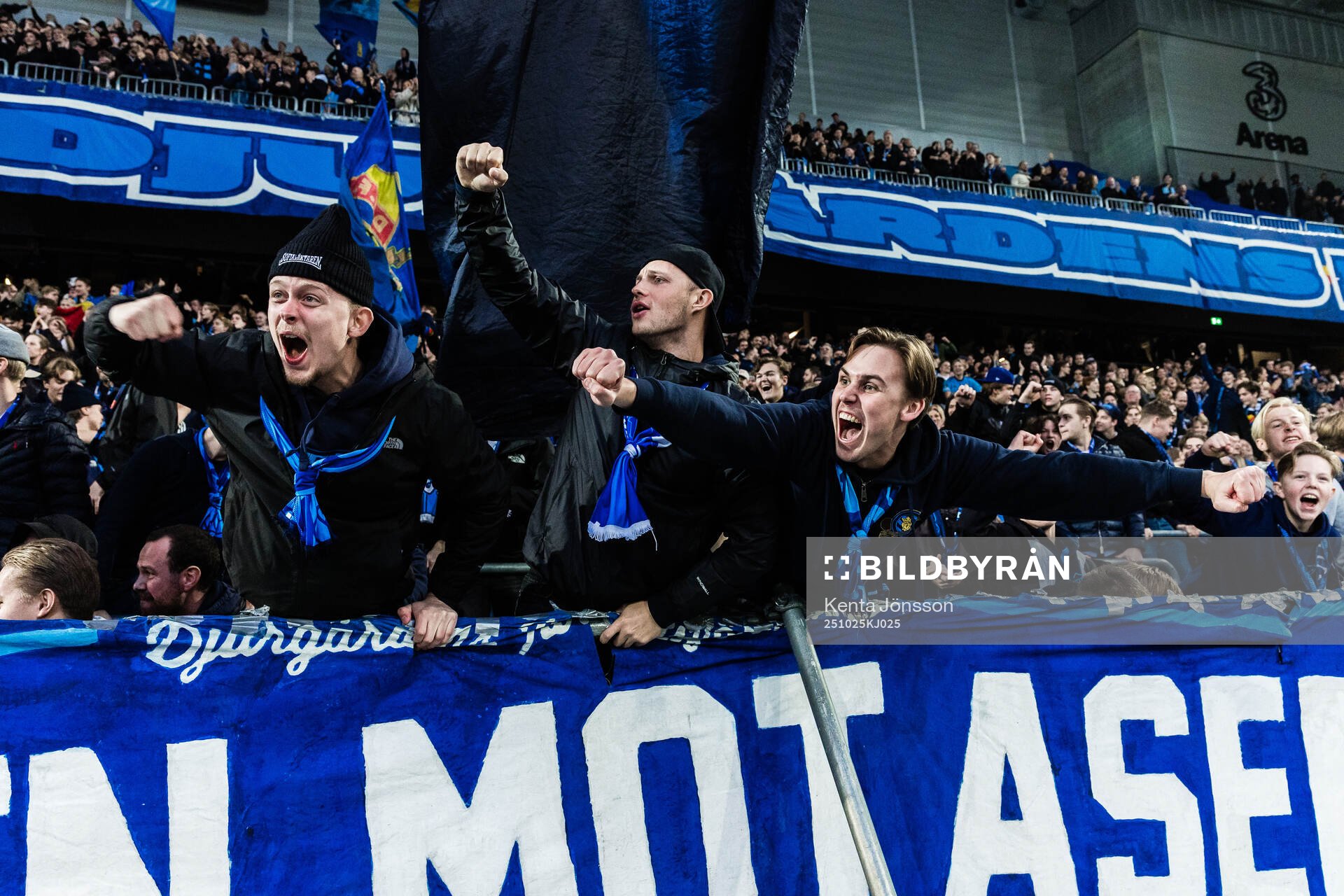 Djurgårdens supportrar jublar