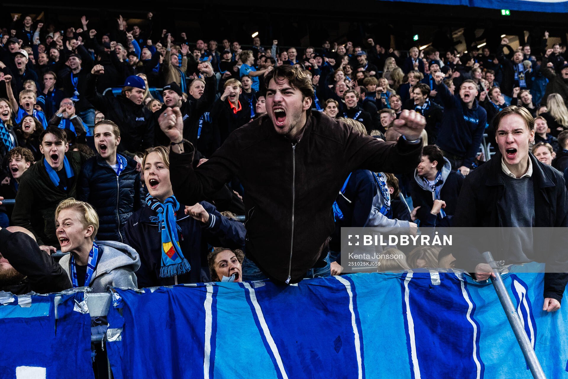 Djurgårdens supportrar jublar