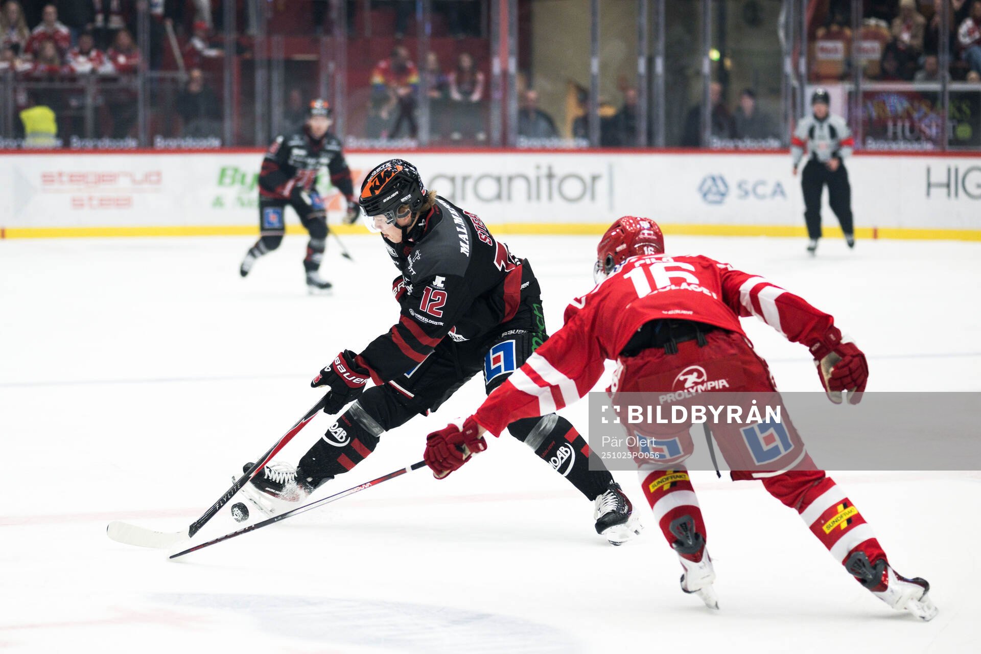 Örebros Noah Steen och Timrås Lukas Pilö