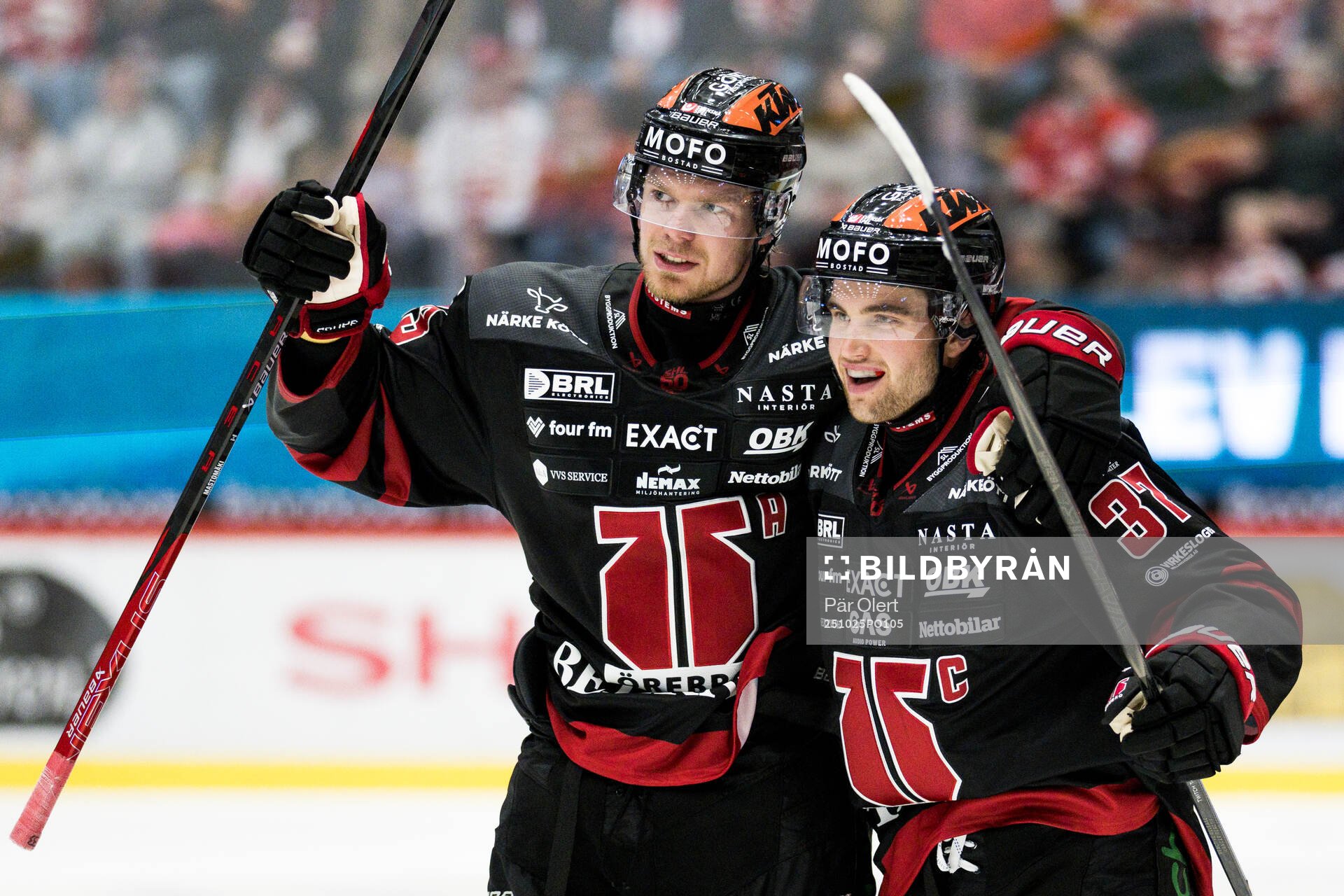 Örebros Christopher Mastomäki och Glenn Gustafsson jublar