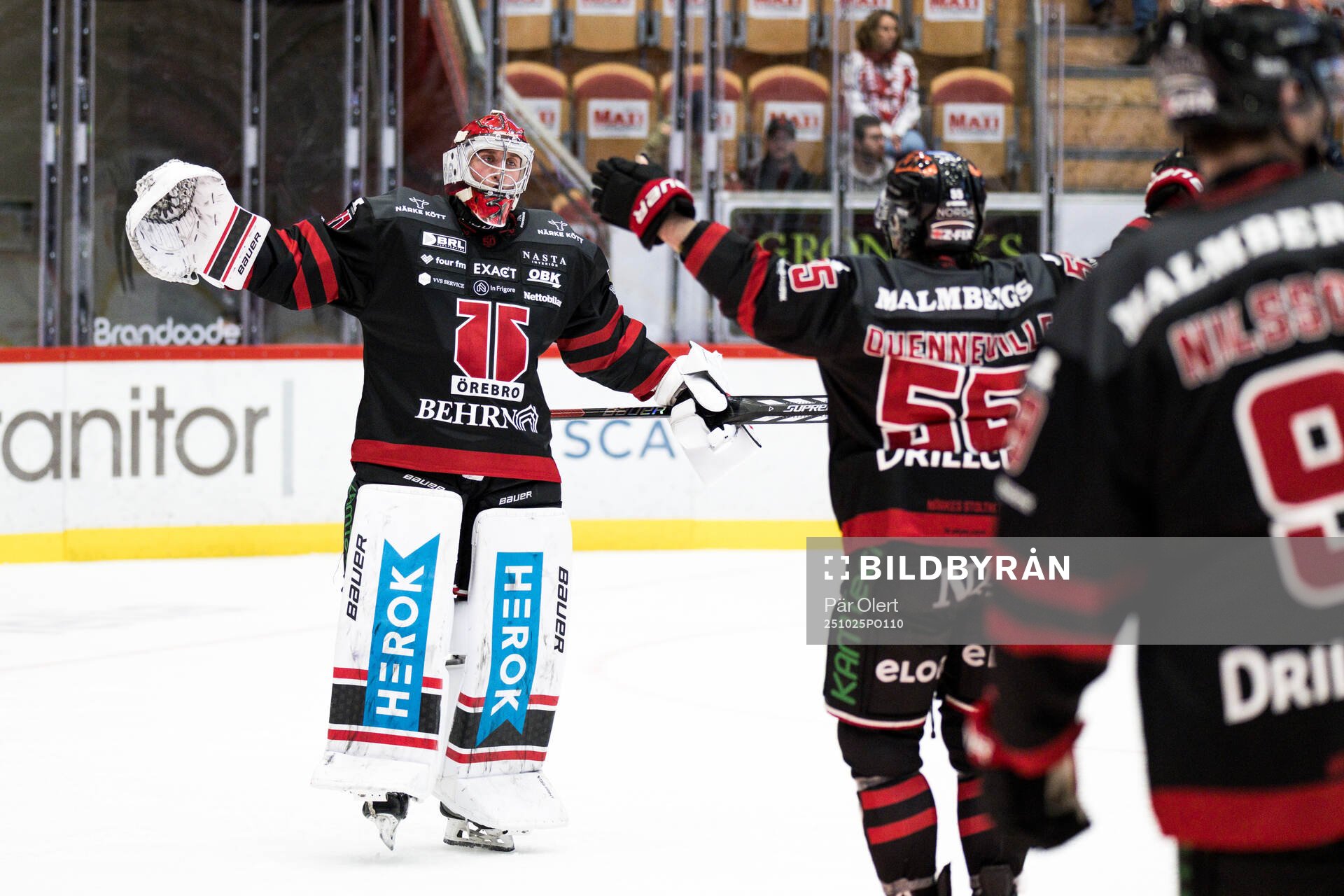 Örebros målvakt Jonas Arntzen jublar