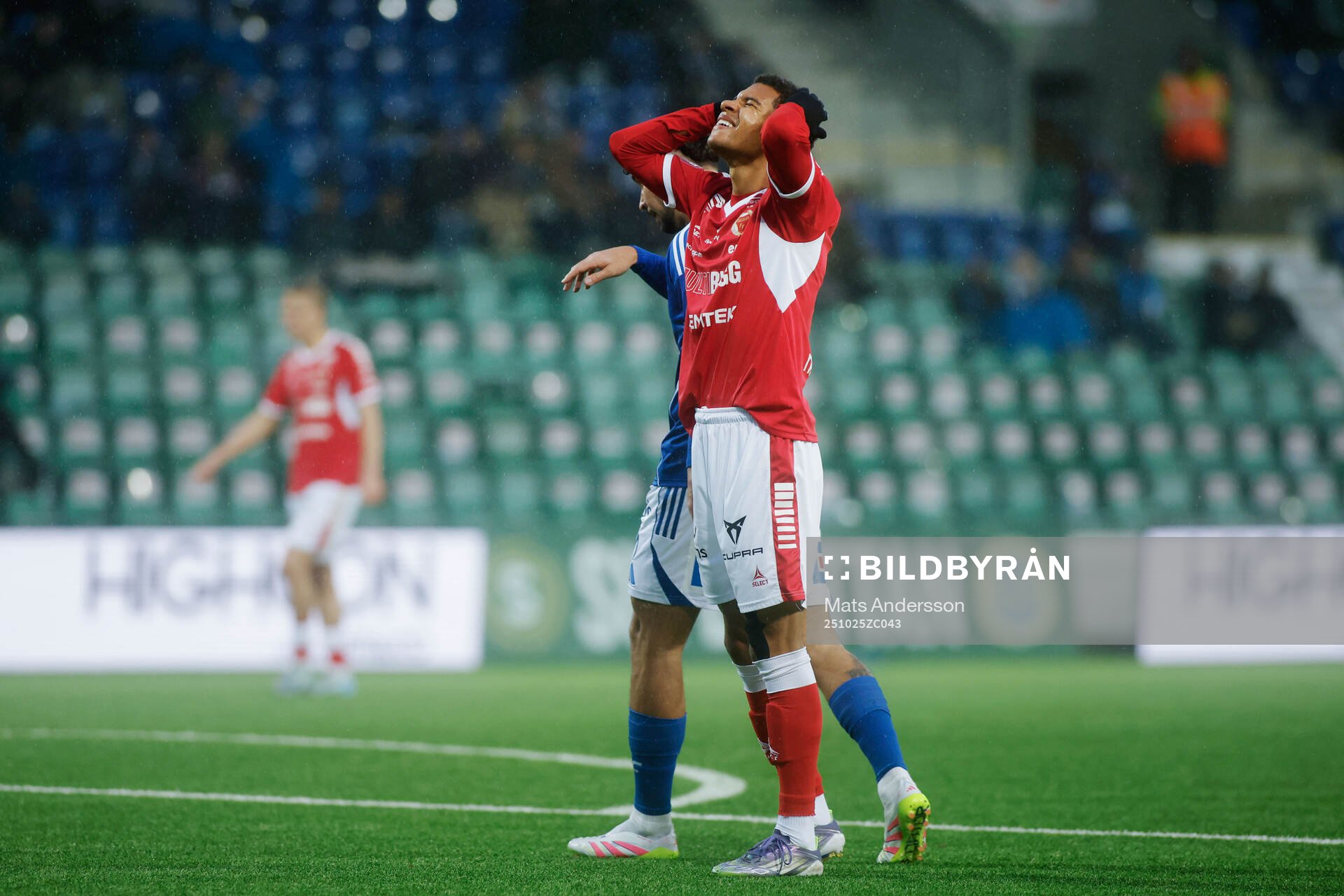 Kalmars  Anthony Olusanya deppar