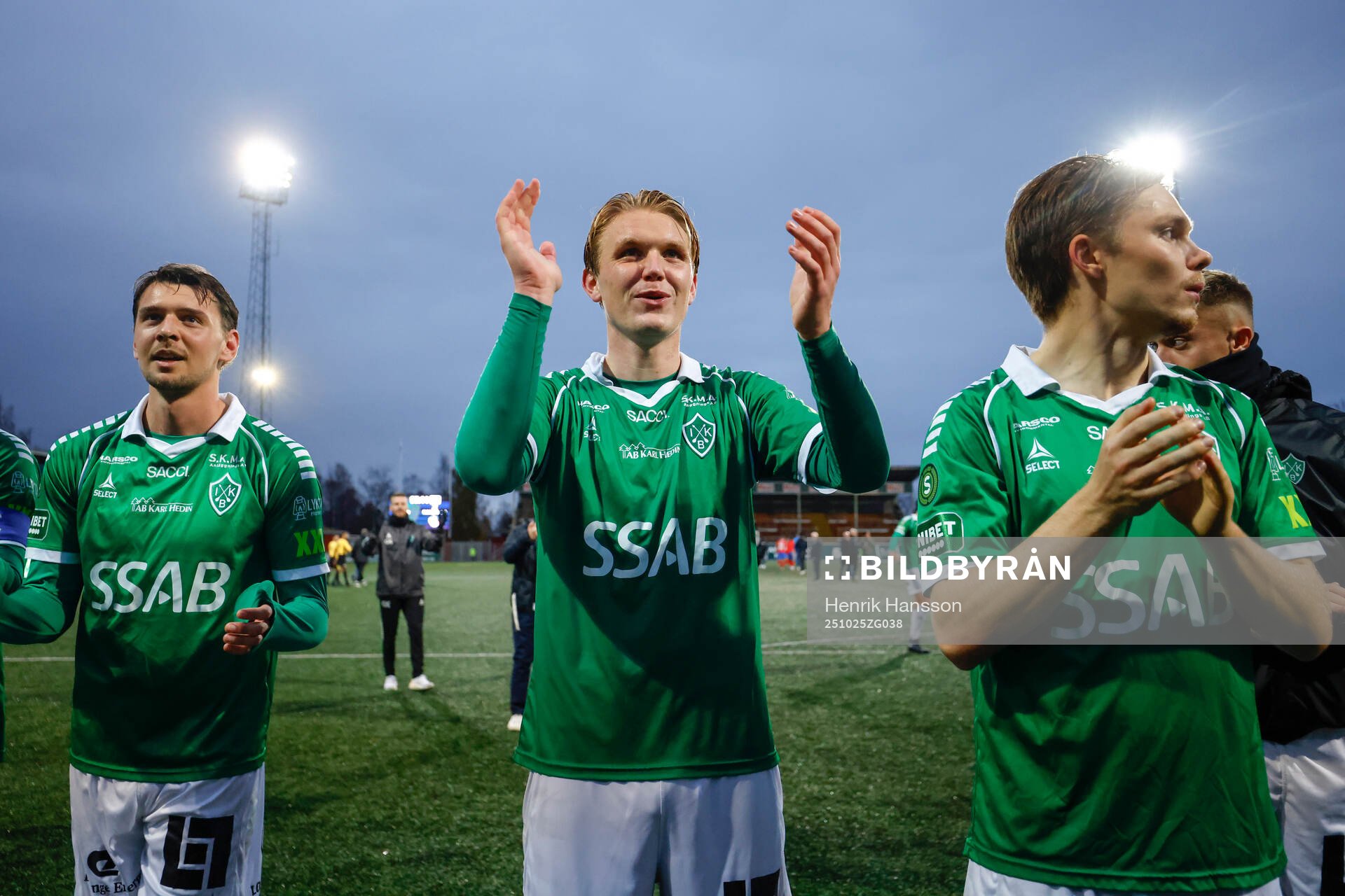 Brages spelare jublar