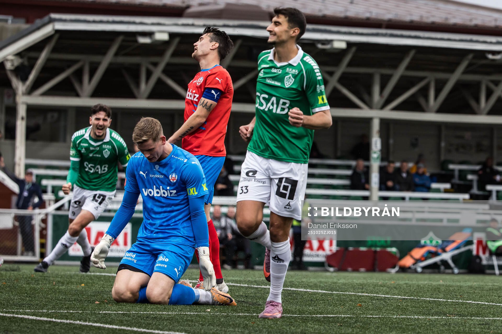 Helsingborgs målvakt Johan Brattberg deppar