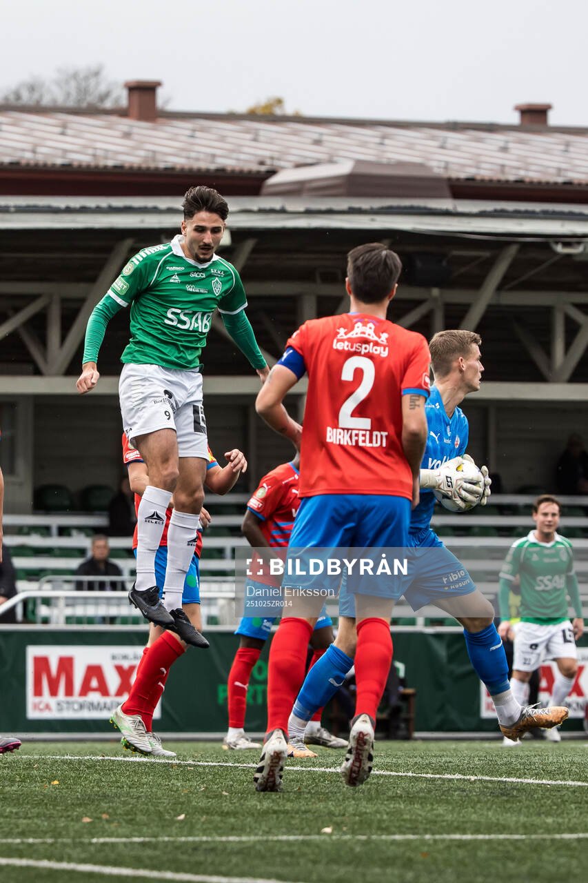 Brages Filip Trpcevski och Helsingborgs målvakt Johan