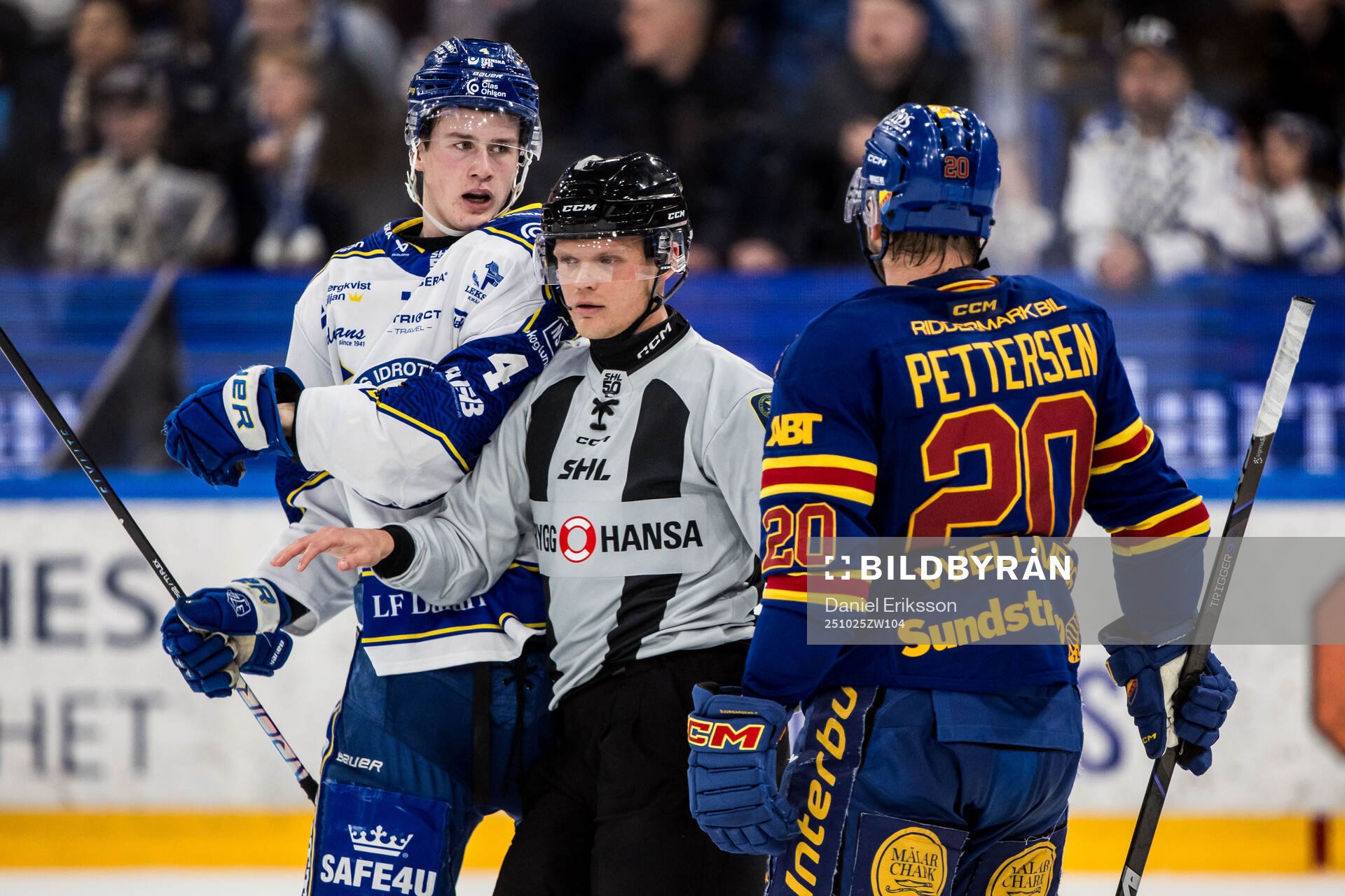 Leksands Tinus Luc Koblar och Linjedomare Rickard Nilsson