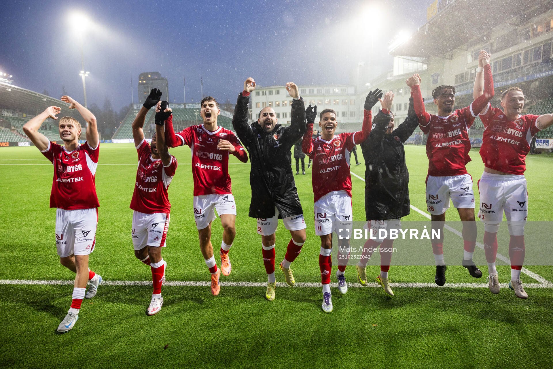 Kalmars spelare jublar