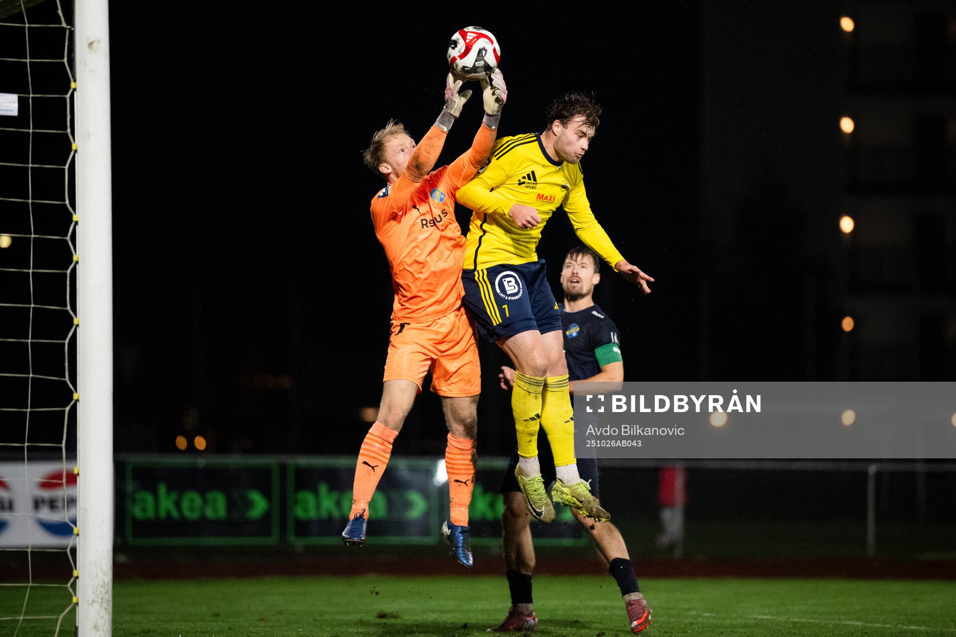 Ängelholms Johan Gudmundsson mot Eskilsminnes målvakt