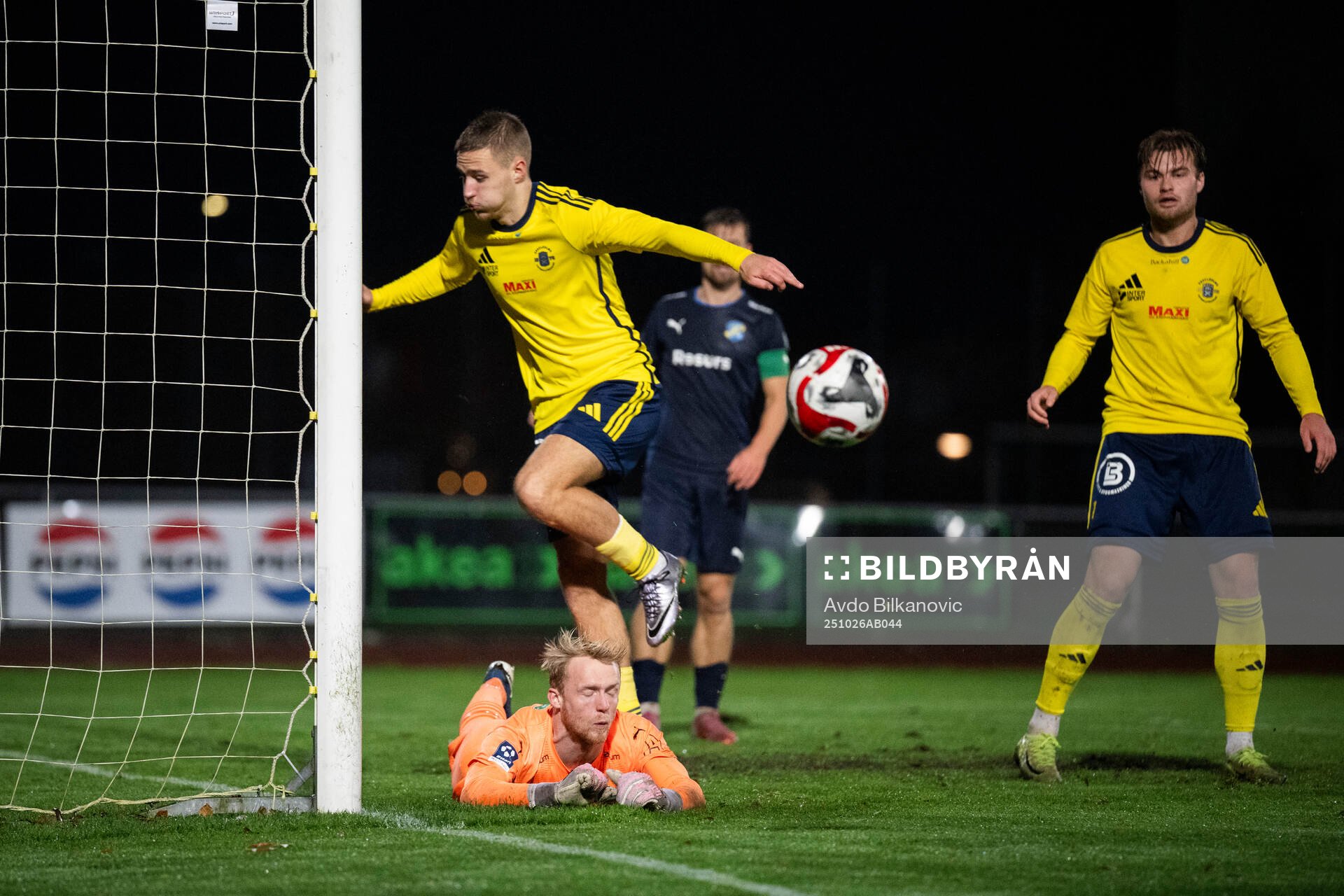 Ängelholms André Gustafson och Eskilsminnes målvakt
