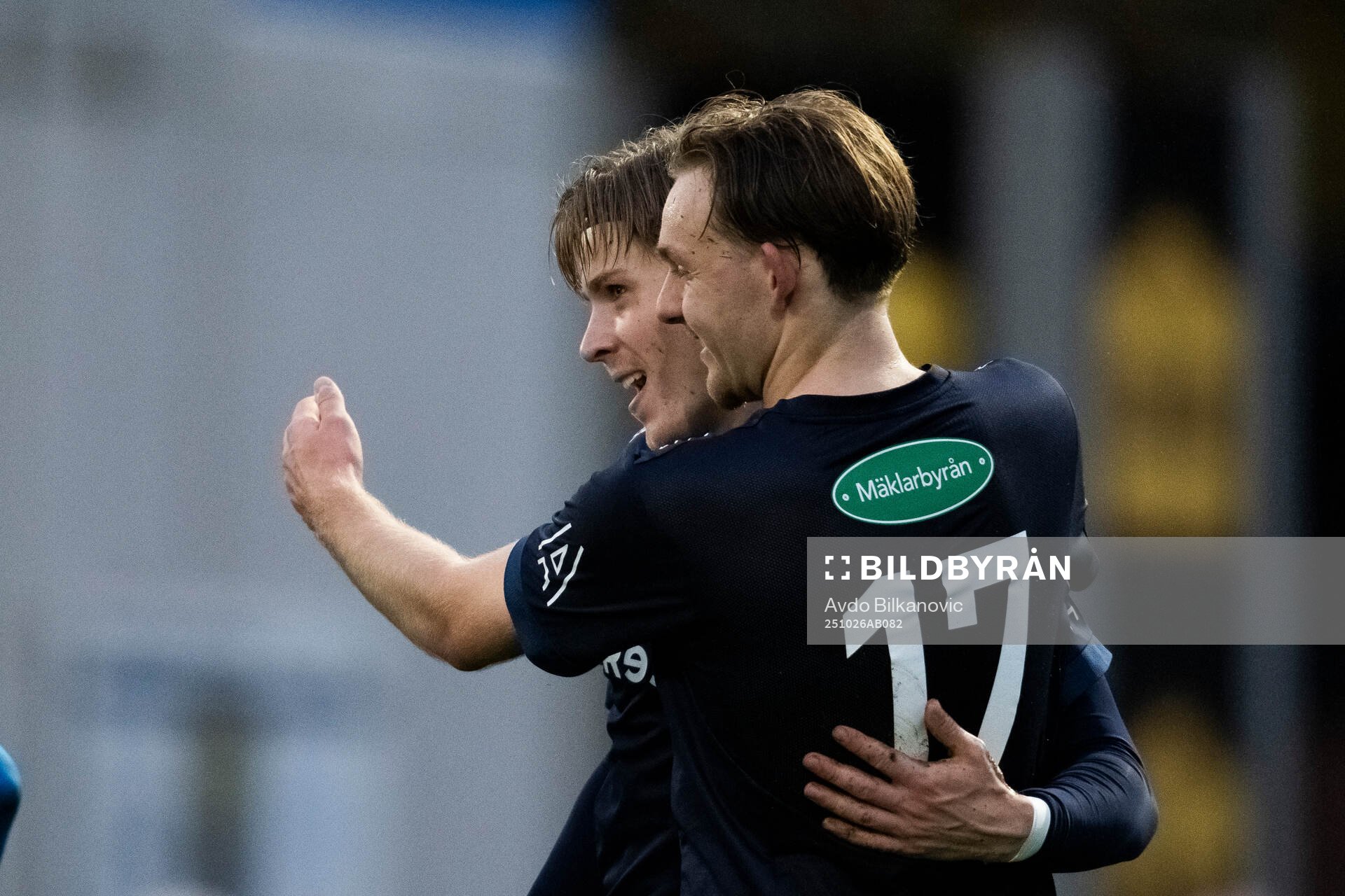 Eskilsminnes Hampus Stoltz och Hugo Lindahl jublar