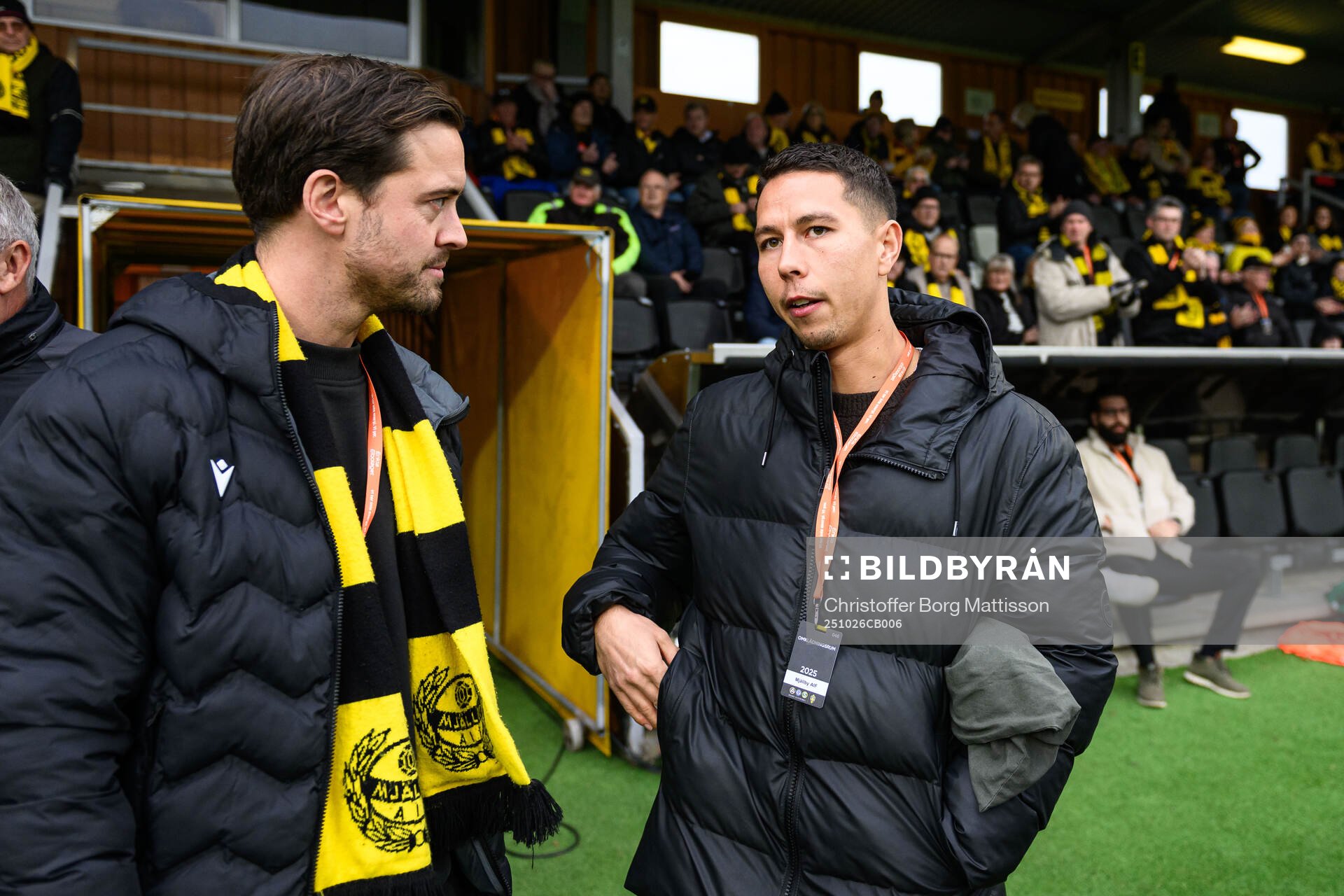Mjällbys klubbchef Jacob Lennartsson och Nicklas Røjkjær