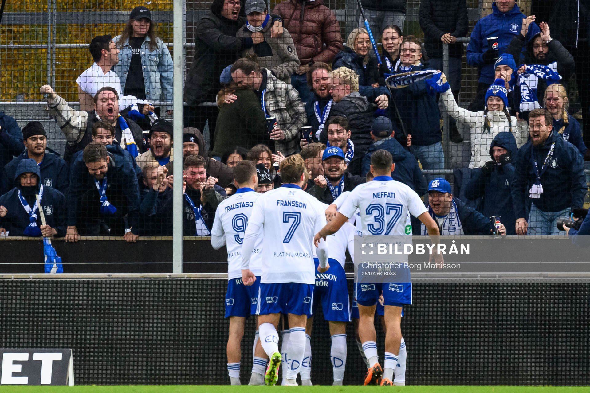 IFK Norrköpings Christoffer Nyman jublar med lagkamrater
