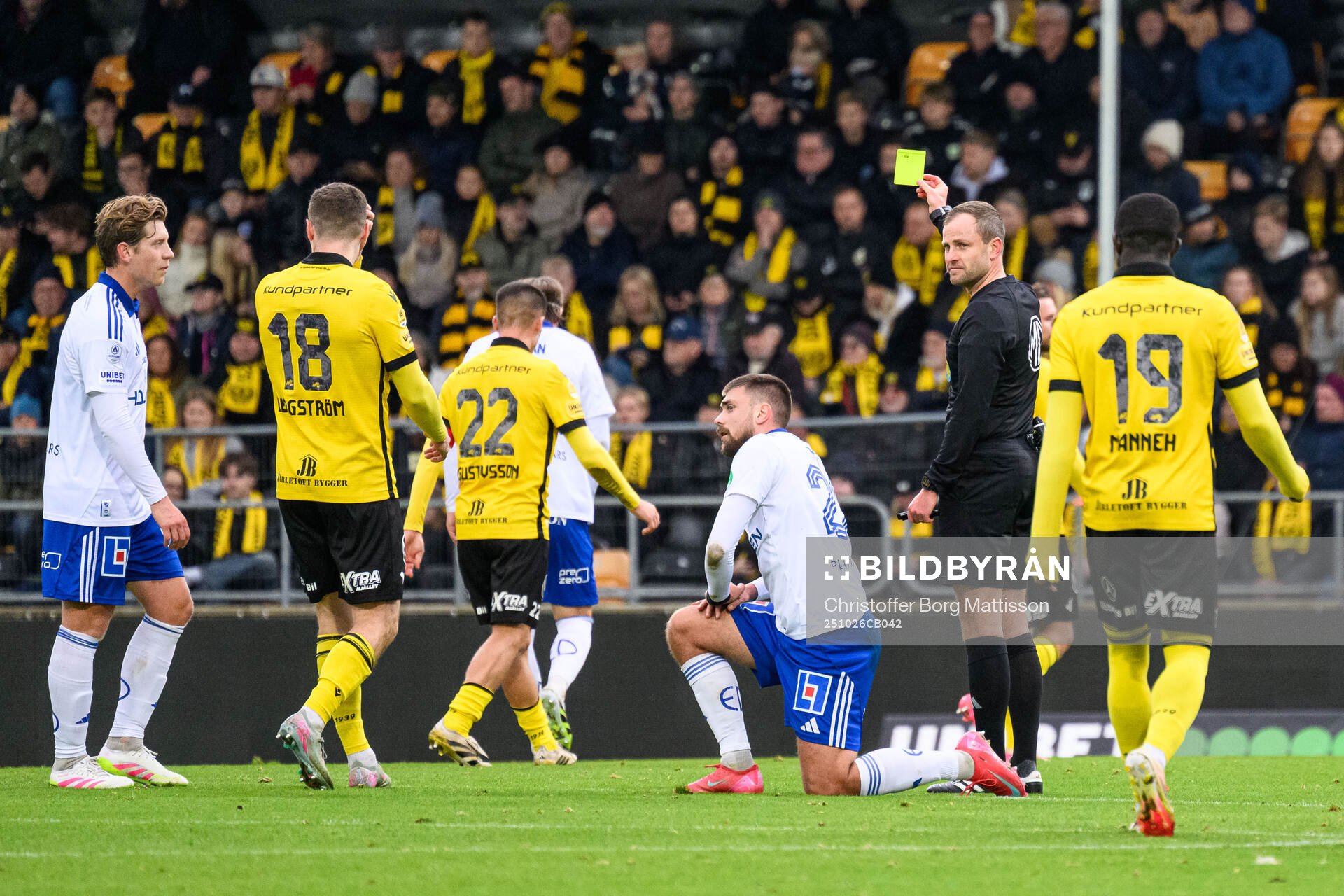 Domare Richard Sundell tilldelar Mjällbys Jesper