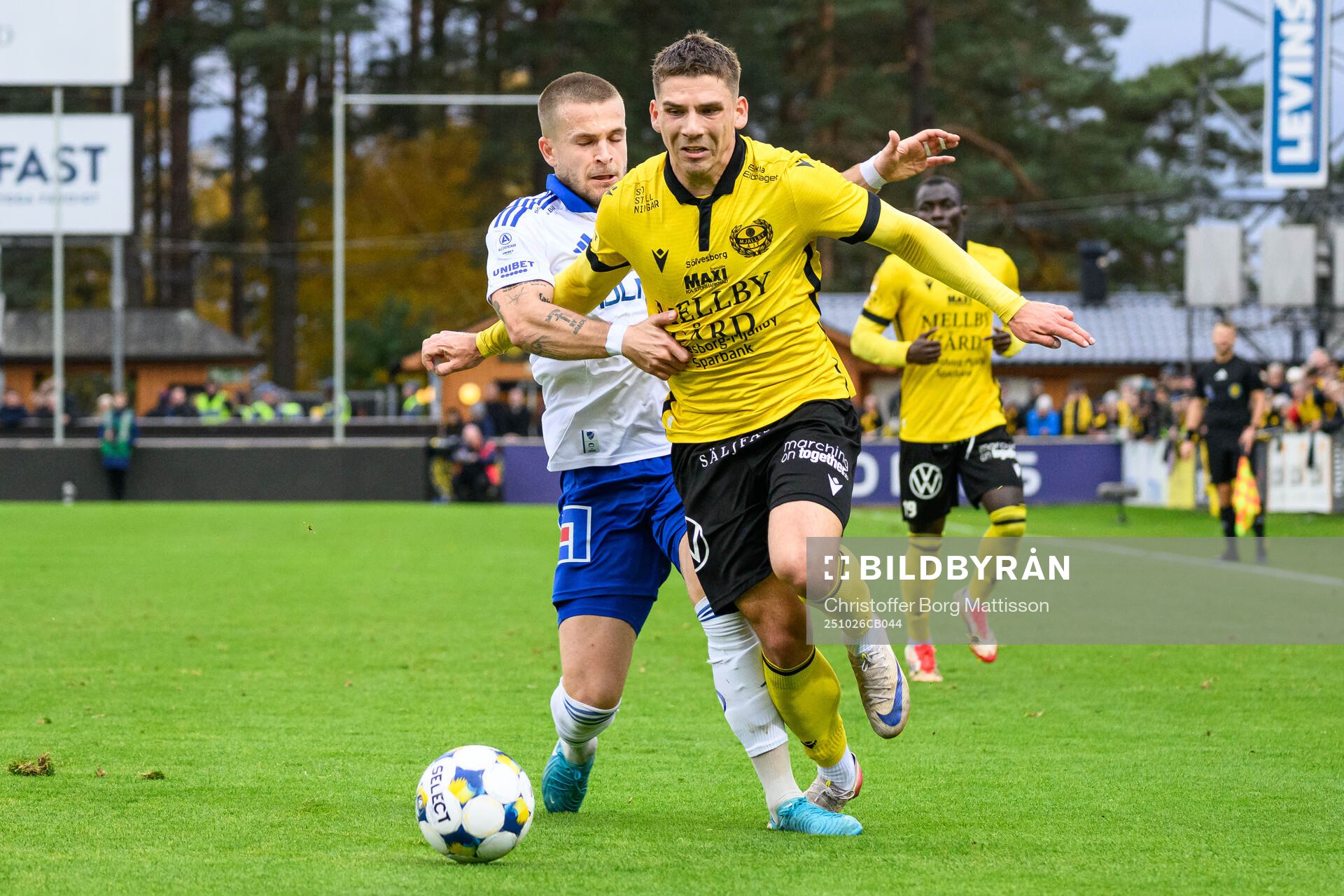IFK Norrköpings Amadeus Sögaard och Mjällbys Timo