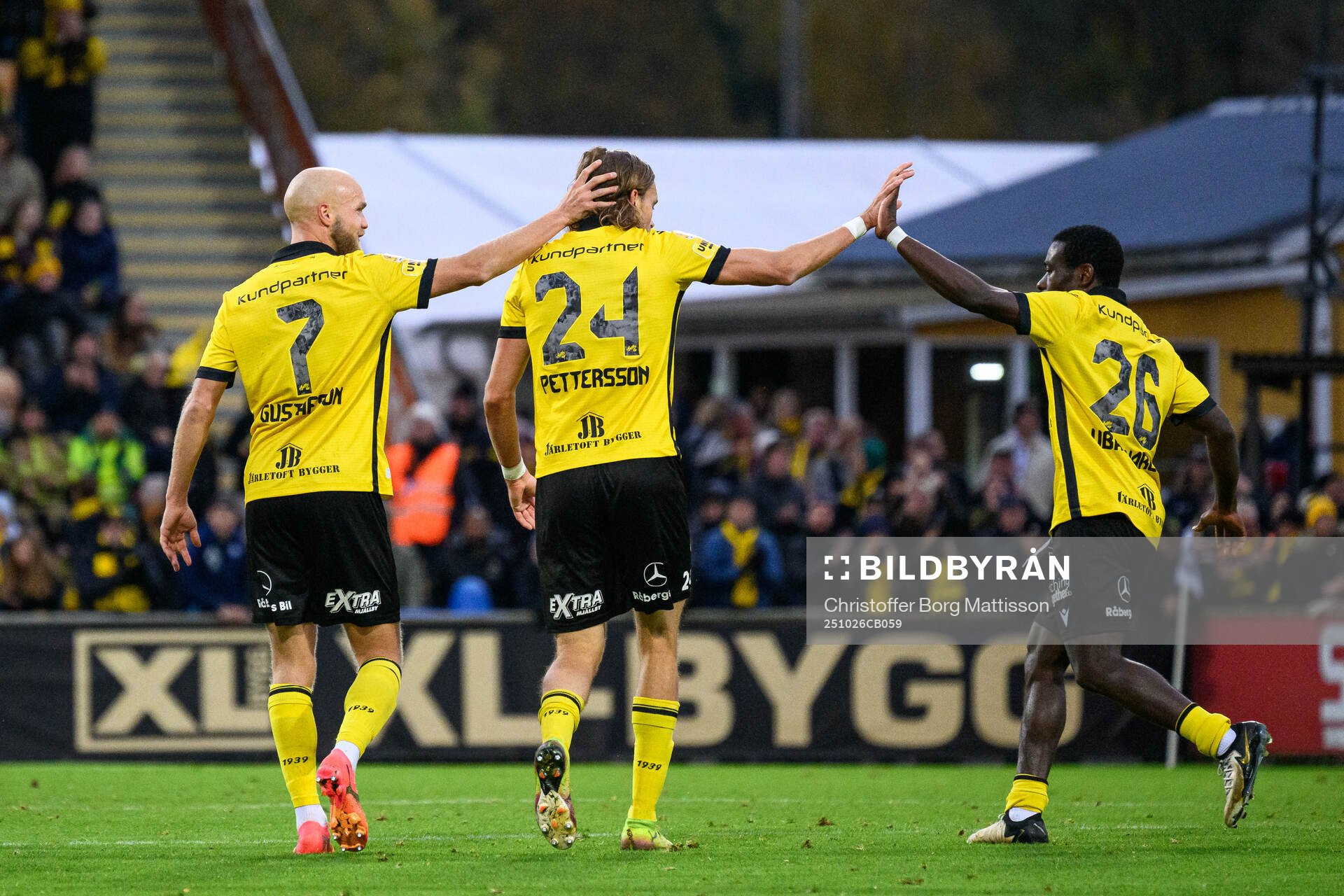 Mjällbys Viktor Gustafson, Tom Pettersson och Uba Charles