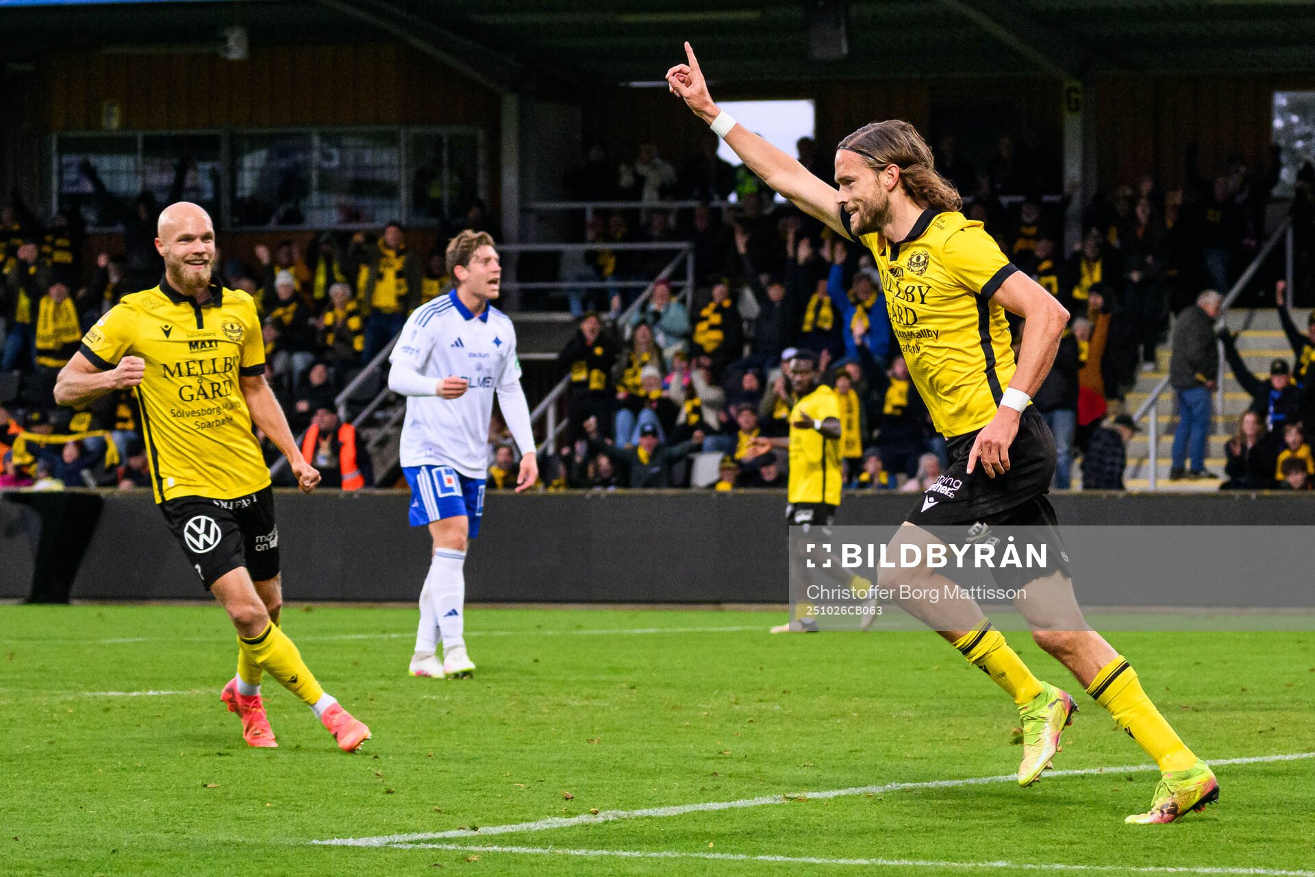 Mjällbys Tom Pettersson jublar