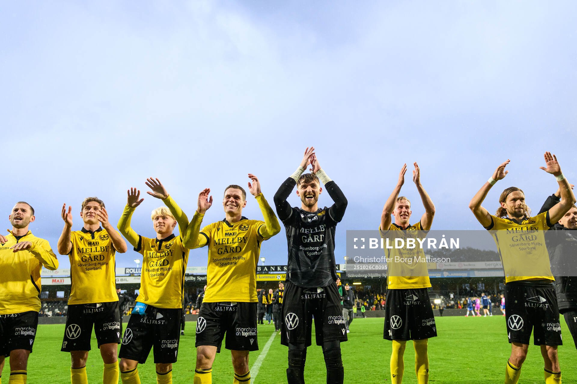 Mjällbys spelare jublar