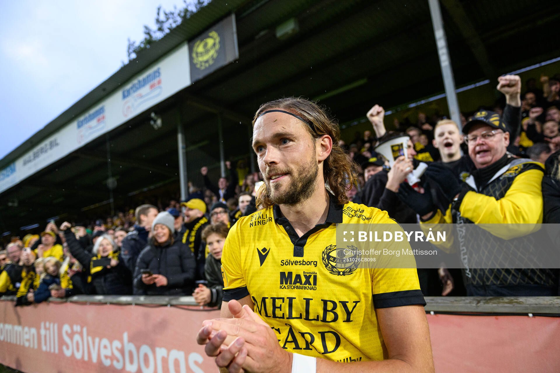 Mjällbys Tom Pettersson jublar