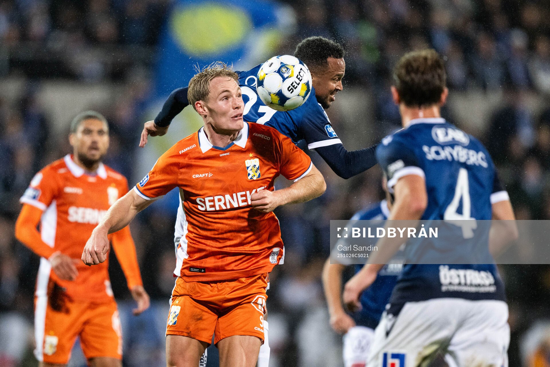 IFK Göteborgs Max Fenger och Halmstads Marcus Olsson