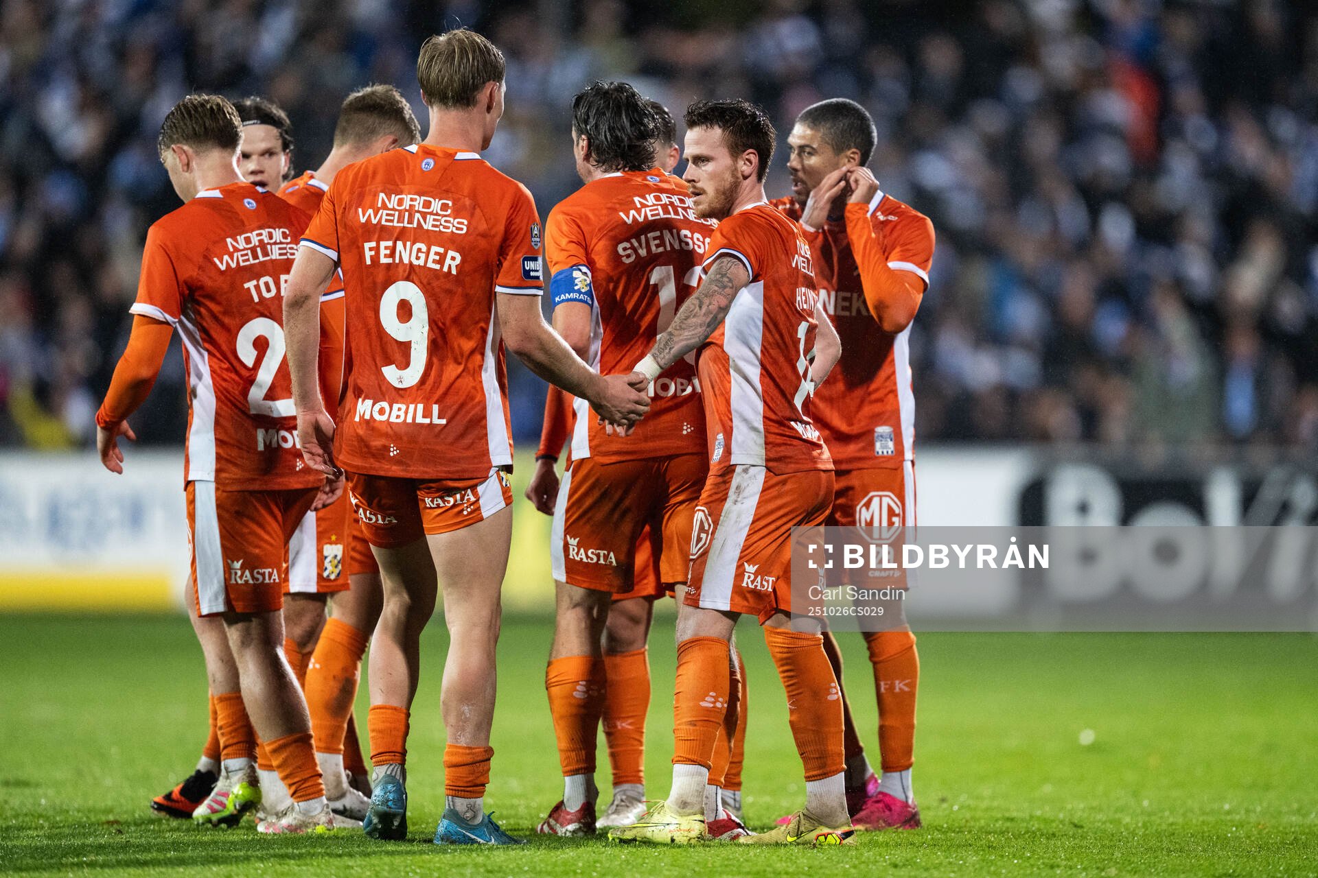 IFK Göteborgs Tobias Heintz jublar med Max Fenger